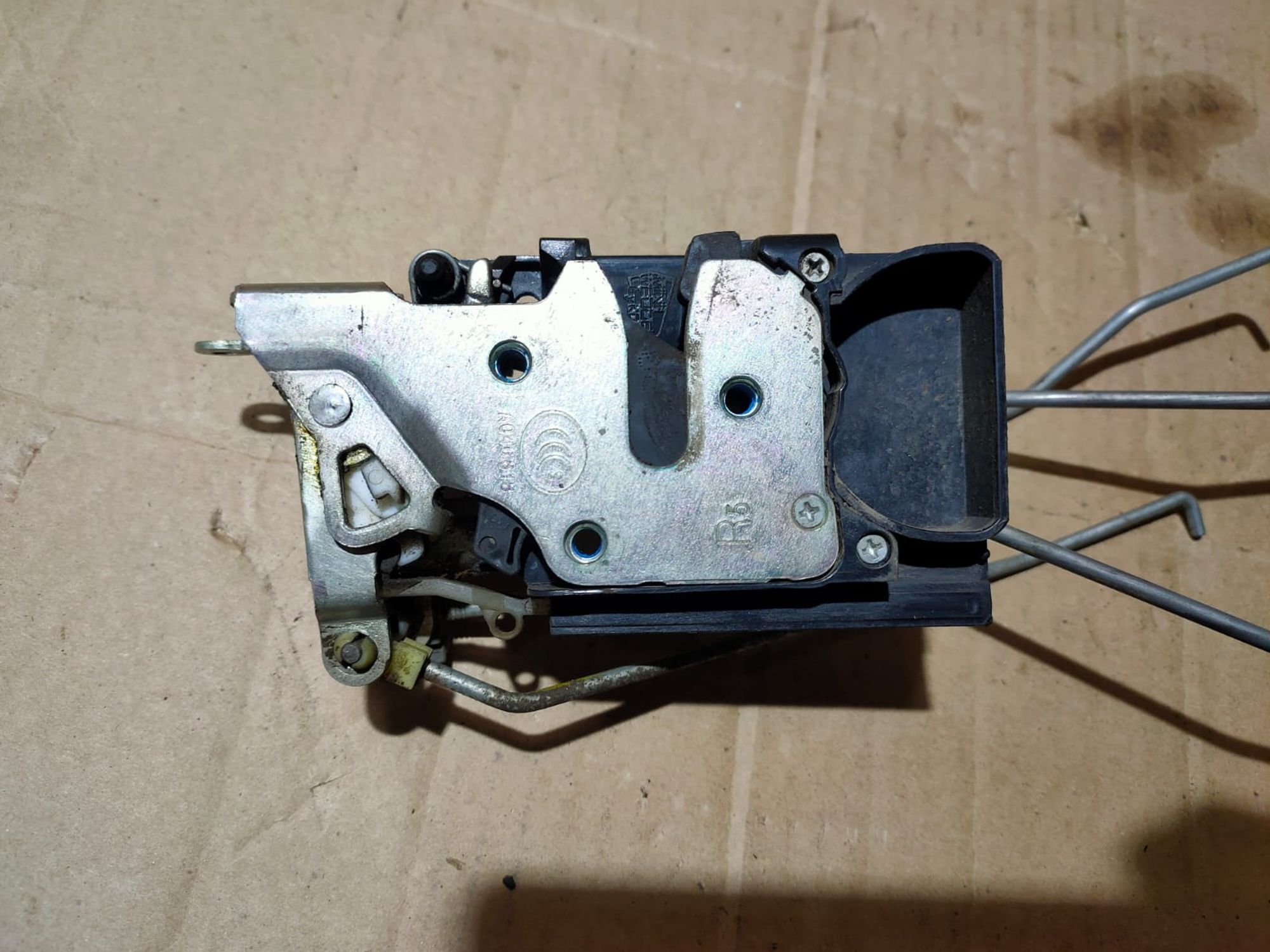 https://ycs.partsauto.market/partsauto-images/thmbs/userImages/d89d66a30f14dbad161fb7a986aa0fe5/part/c538fbc0-b478-4277-abe7-4a96aa683a5c_1720788722482.jpg