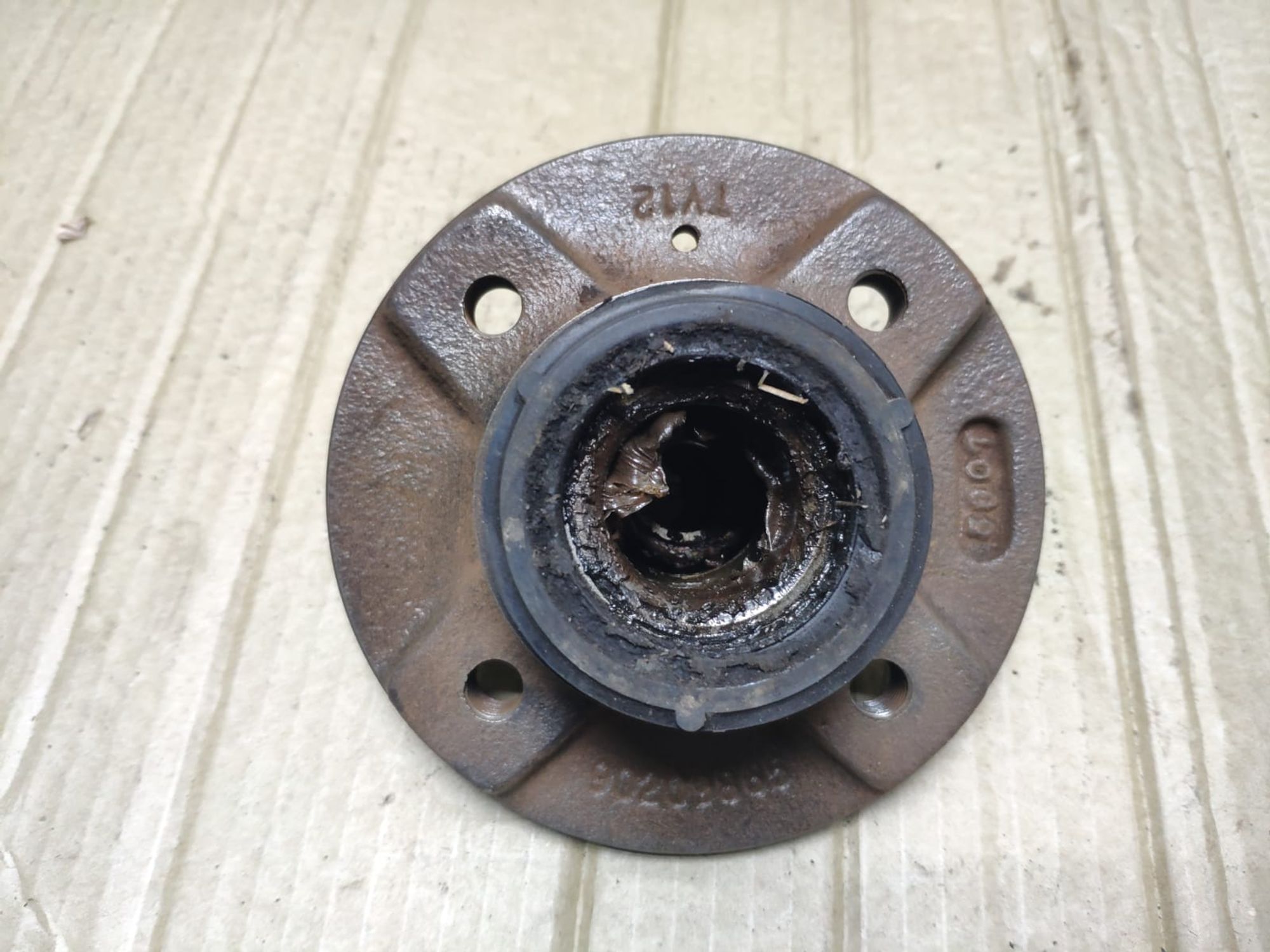 https://ycs.partsauto.market/partsauto-images/thmbs/userImages/d89d66a30f14dbad161fb7a986aa0fe5/part/c763a0c2-9253-4d13-a6ff-0130c320161a_1733909502069.jpg