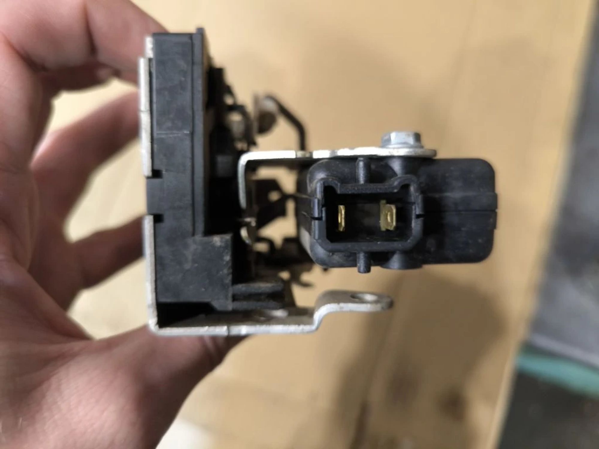 https://ycs.partsauto.market/partsauto-images/thmbs/userImages/d89d66a30f14dbad161fb7a986aa0fe5/part/c76fbb8e-9e57-45fd-9471-70b2471a7d80_1777884125453.jpg
