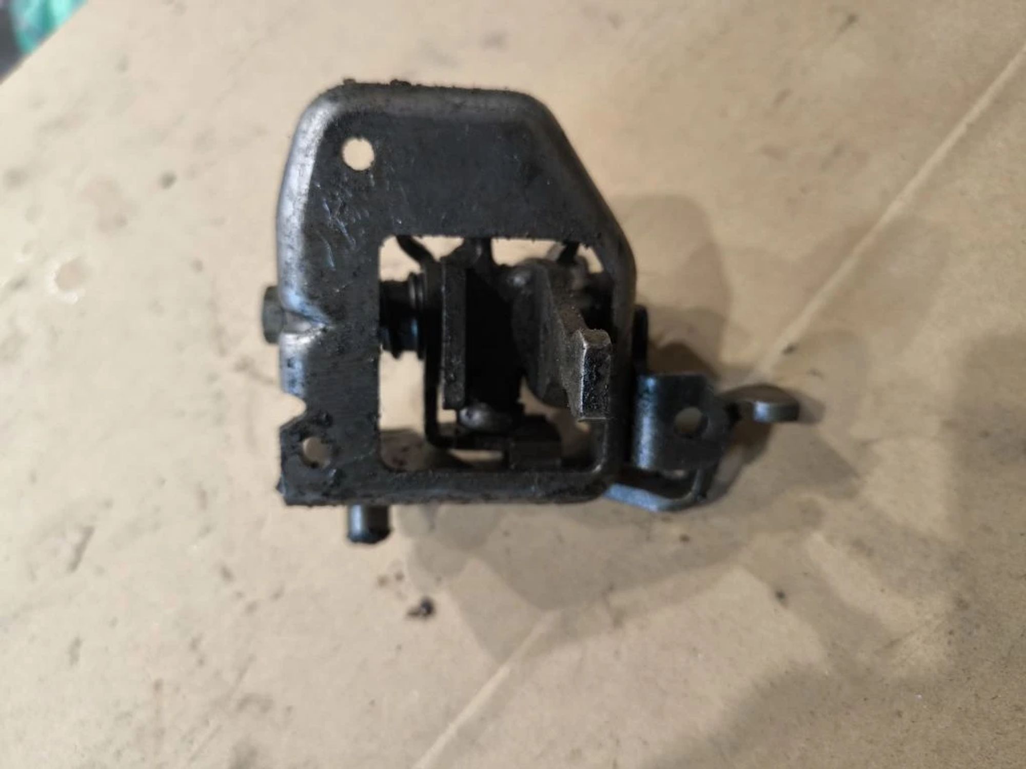 https://ycs.partsauto.market/partsauto-images/thmbs/userImages/d89d66a30f14dbad161fb7a986aa0fe5/part/c859d2ec-99c1-49d2-9ce2-7ac2aa746eeb_1776928829732.jpg
