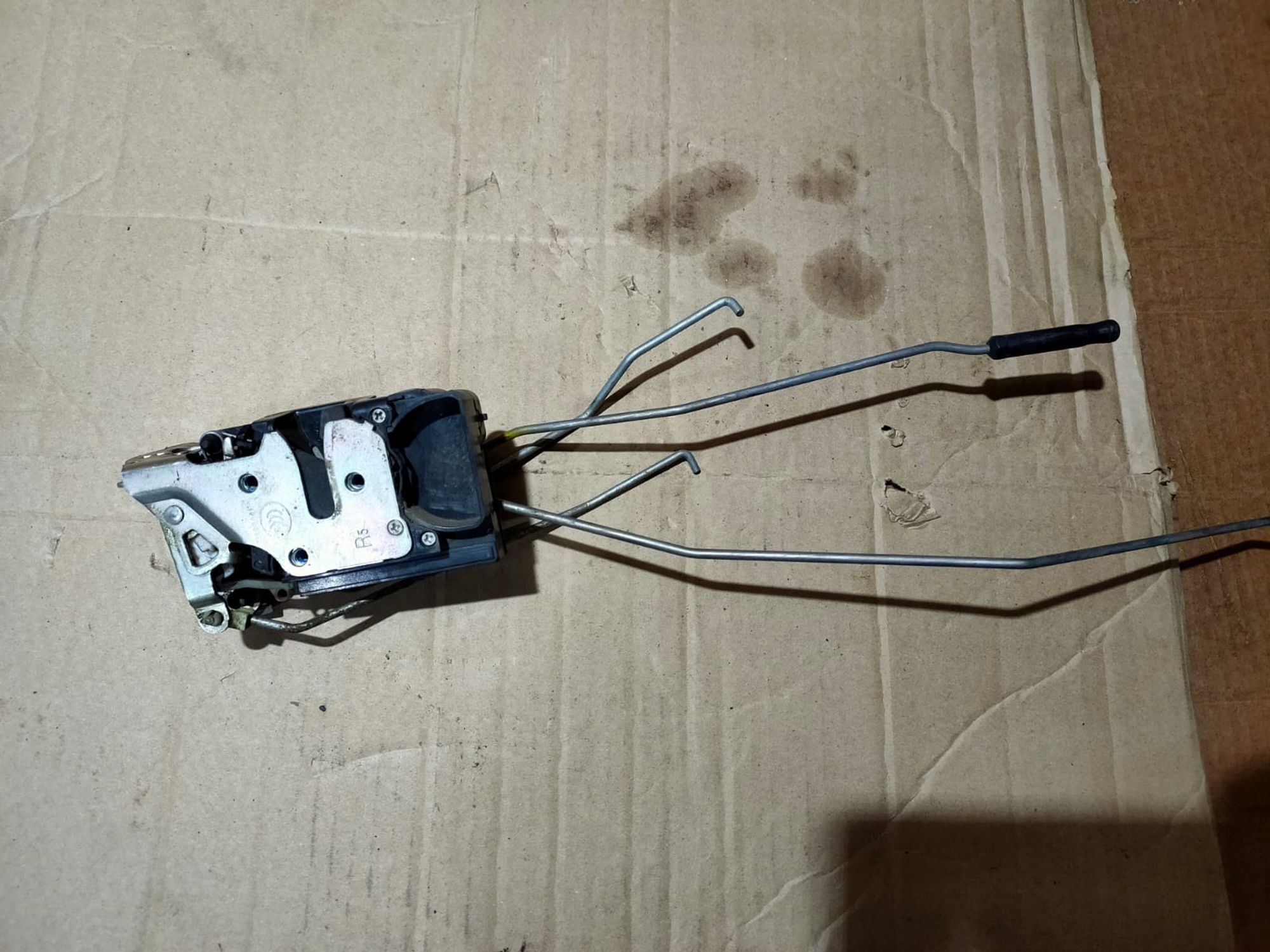 https://ycs.partsauto.market/partsauto-images/thmbs/userImages/d89d66a30f14dbad161fb7a986aa0fe5/part/c8b13330-0b2b-4adc-aa94-2c8bdb5c3f75_1720788722506.jpg