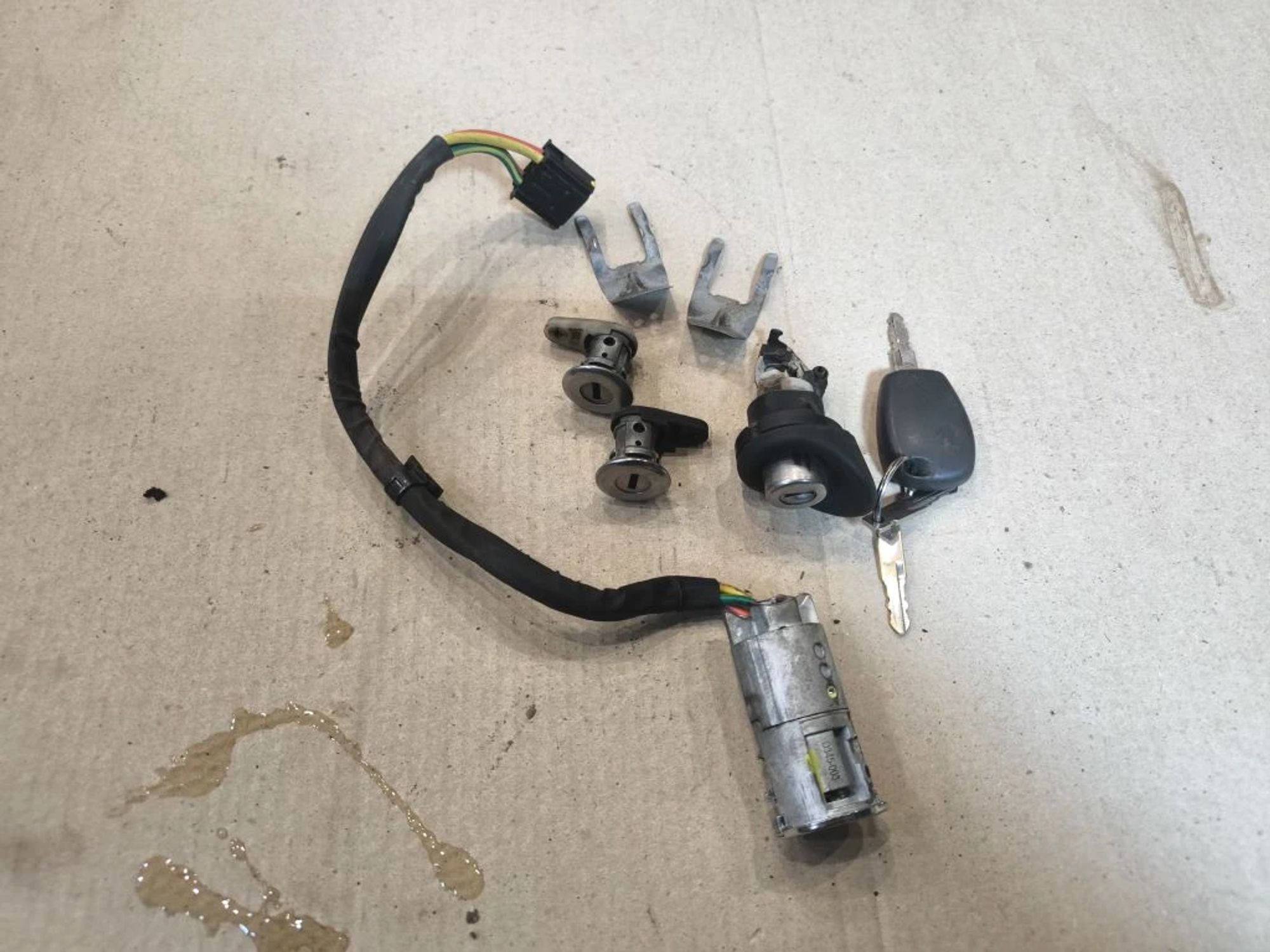 https://ycs.partsauto.market/partsauto-images/thmbs/userImages/d89d66a30f14dbad161fb7a986aa0fe5/part/cb331936-d3c9-449d-b927-a454519843ad_1779948759125.jpg