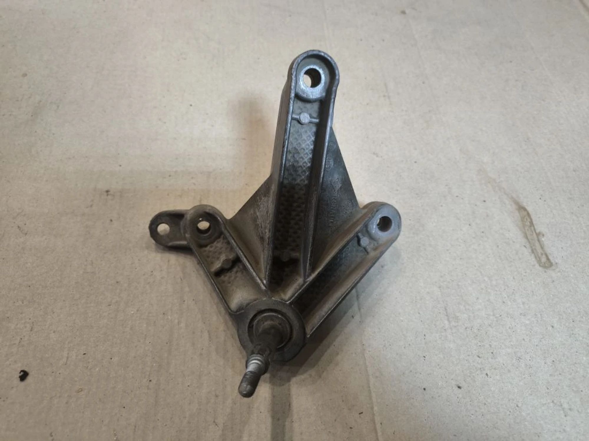 https://ycs.partsauto.market/partsauto-images/thmbs/userImages/d89d66a30f14dbad161fb7a986aa0fe5/part/cbbd2b0d-374e-435d-87ab-d7f2da0b737b_1779948386306.jpg