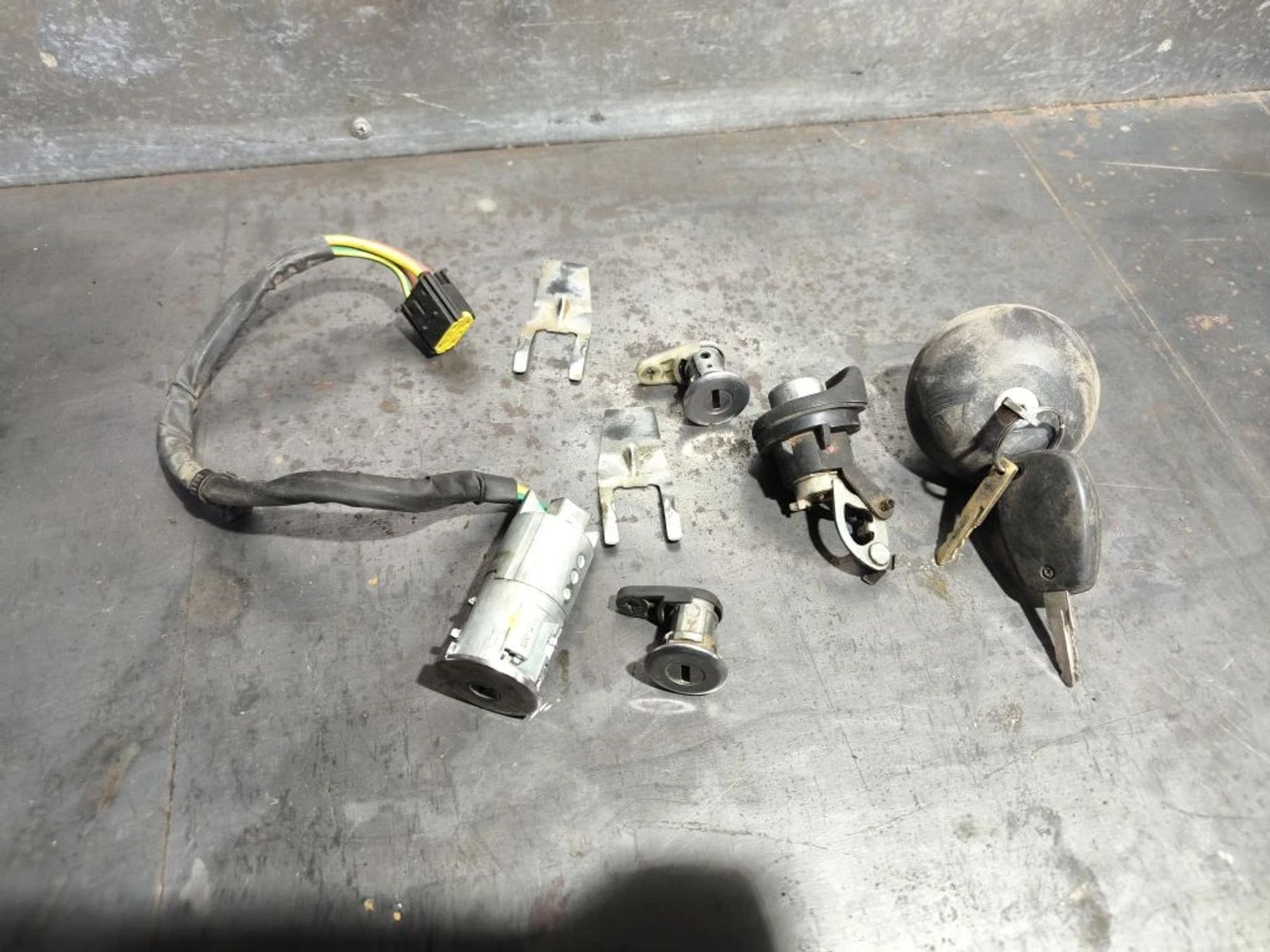https://ycs.partsauto.market/partsauto-images/thmbs/userImages/d89d66a30f14dbad161fb7a986aa0fe5/part/cc233c9b-7856-4ebb-99cd-2988fd3f2fc6_1780467618312.jpg