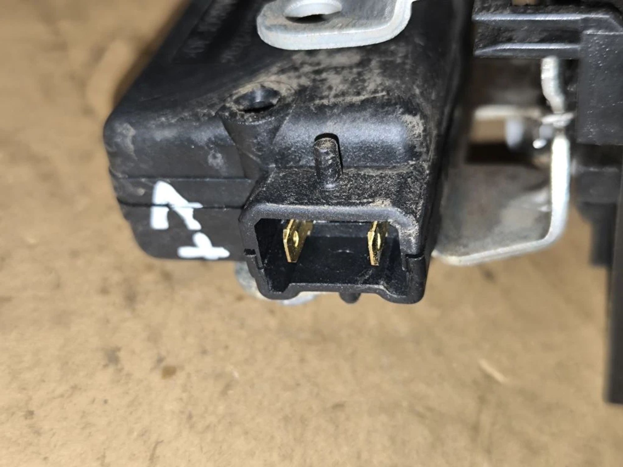 https://ycs.partsauto.market/partsauto-images/thmbs/userImages/d89d66a30f14dbad161fb7a986aa0fe5/part/cdbfe1c8-f938-4650-922e-339b5280c414_1777370057031.jpg