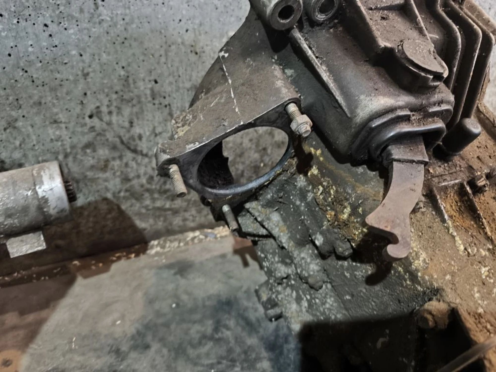 https://ycs.partsauto.market/partsauto-images/thmbs/userImages/d89d66a30f14dbad161fb7a986aa0fe5/part/cec57c34-3651-4343-b4d0-f94ef480b824_1778137143260.jpg
