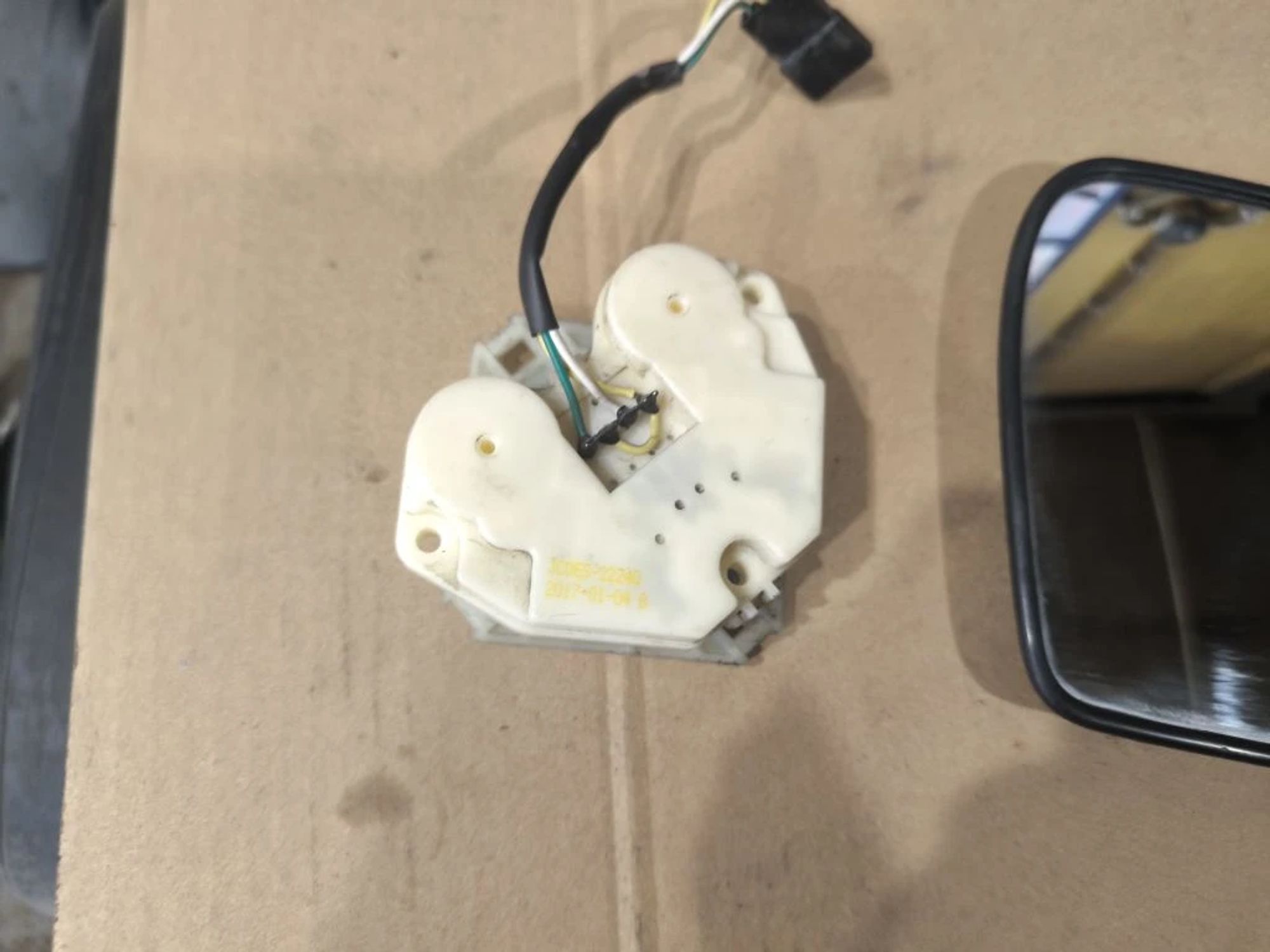 https://ycs.partsauto.market/partsauto-images/thmbs/userImages/d89d66a30f14dbad161fb7a986aa0fe5/part/cef2fe82-17dd-466b-ac85-6a870720376e_1776750974994.jpg