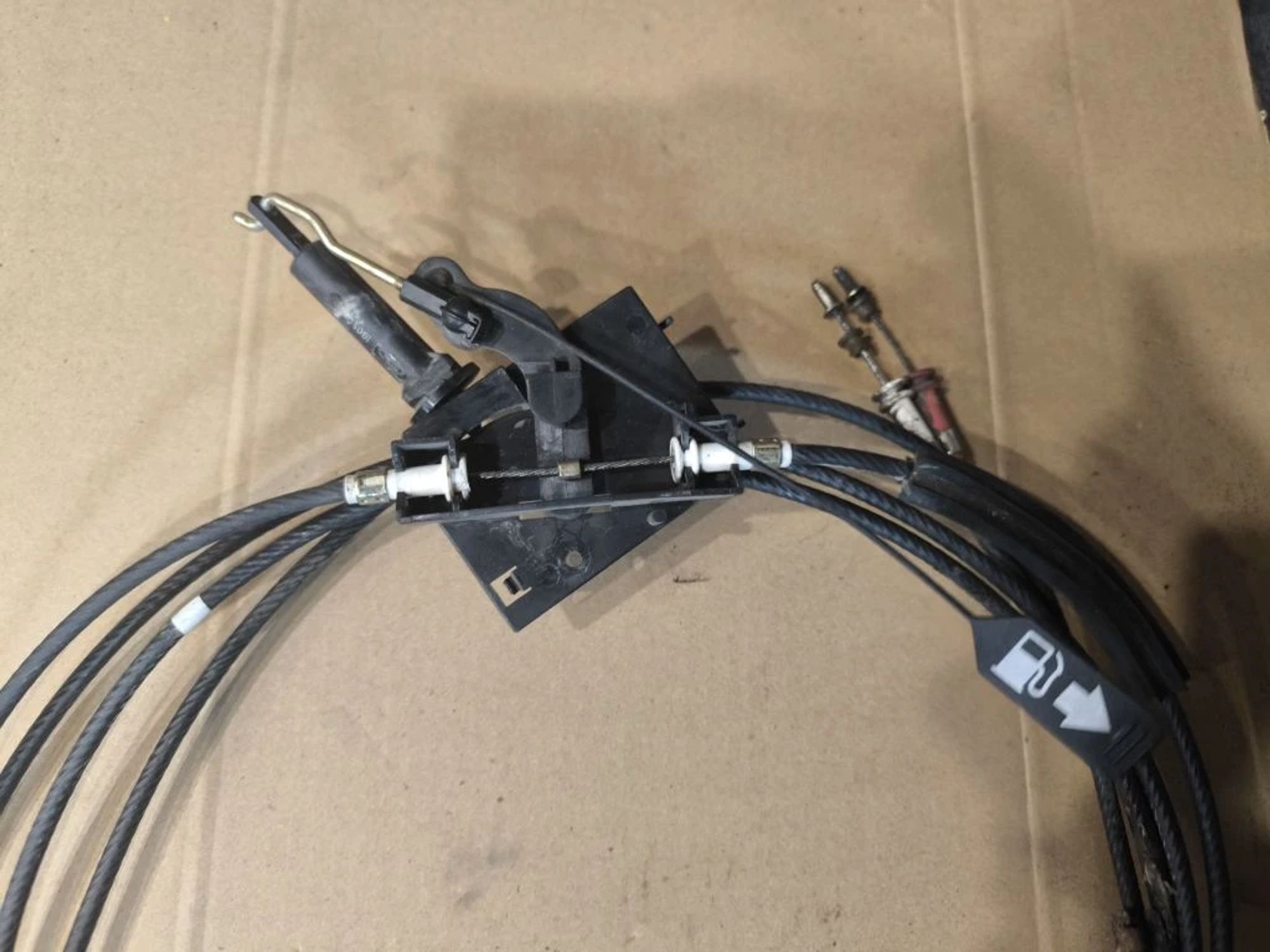 https://ycs.partsauto.market/partsauto-images/thmbs/userImages/d89d66a30f14dbad161fb7a986aa0fe5/part/d0386f5c-2356-44c2-9f84-b9ca52937df6_1776755203184.jpg