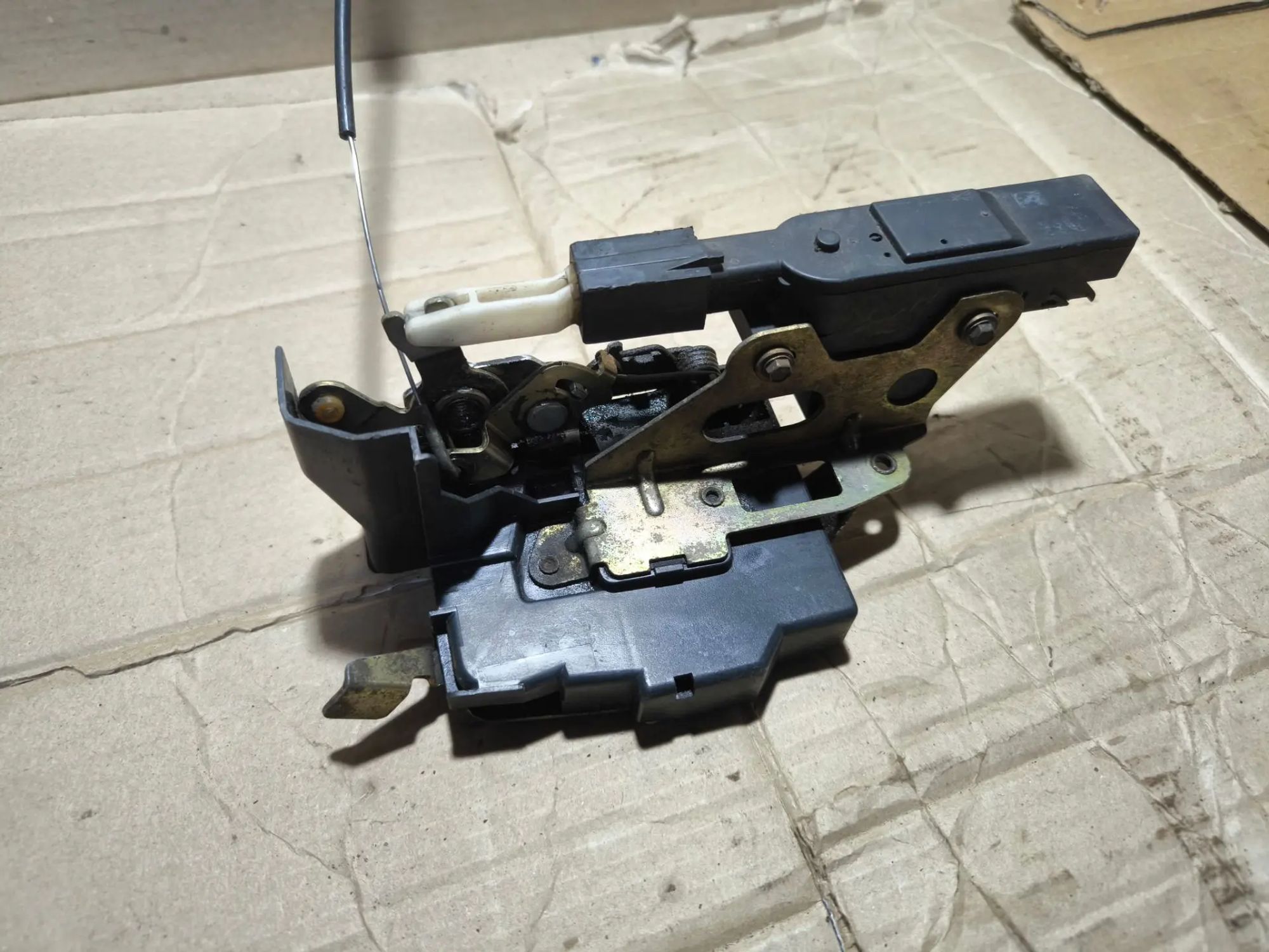 https://ycs.partsauto.market/partsauto-images/thmbs/userImages/d89d66a30f14dbad161fb7a986aa0fe5/part/d1aa109a-e23f-42ba-8b67-a92ab38e04b5_1782880356405.jpg