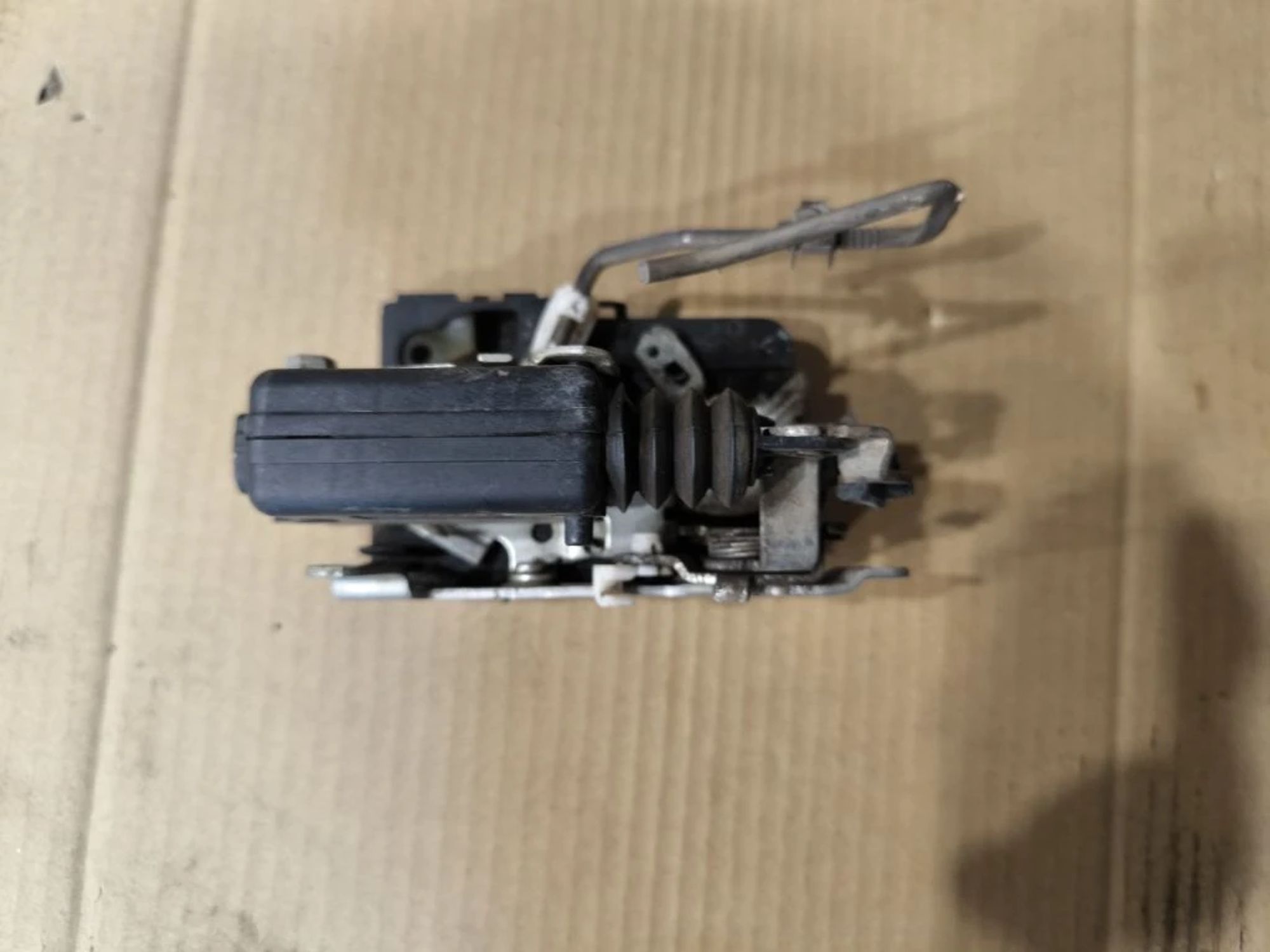 https://ycs.partsauto.market/partsauto-images/thmbs/userImages/d89d66a30f14dbad161fb7a986aa0fe5/part/d323c0cd-5c95-4d00-bbd7-8e0a1d72344b_1777884123436.jpg