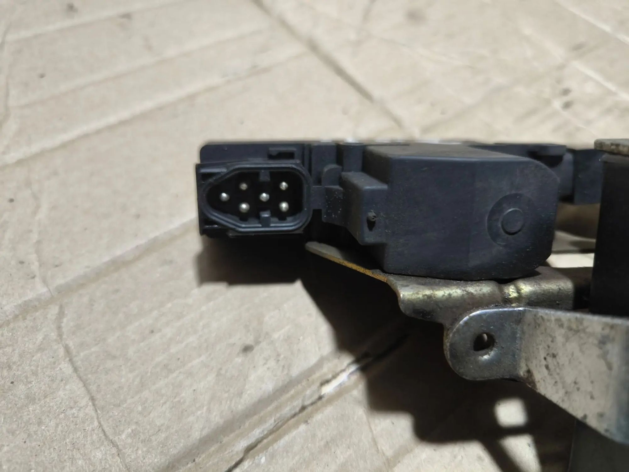 https://ycs.partsauto.market/partsauto-images/thmbs/userImages/d89d66a30f14dbad161fb7a986aa0fe5/part/d6640806-fded-4d34-8f38-11a4c0f7f142_1782880356167.jpg
