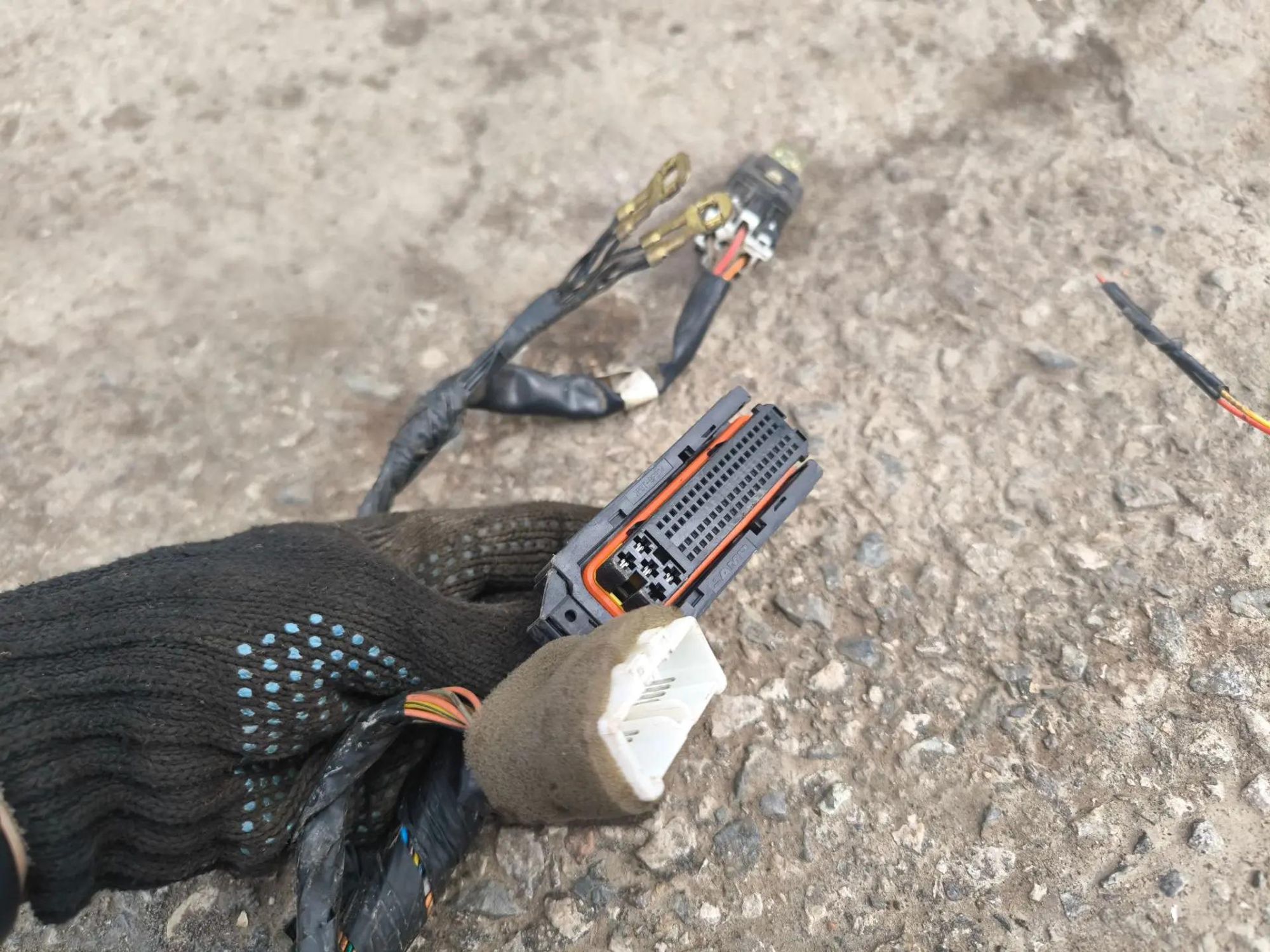 https://ycs.partsauto.market/partsauto-images/thmbs/userImages/d89d66a30f14dbad161fb7a986aa0fe5/part/d74e03cc-49ec-4f79-8a53-fd1a25a1063c_1786882922152.jpg
