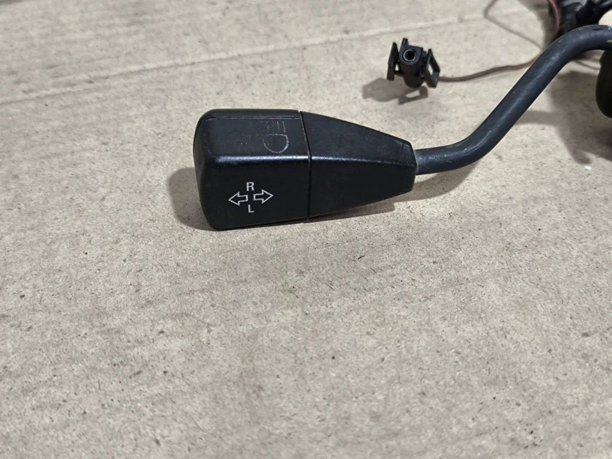 https://ycs.partsauto.market/partsauto-images/thmbs/userImages/d89d66a30f14dbad161fb7a986aa0fe5/part/d7ff0460-2ff7-43f1-9751-dabce066f630_1781066495423.jpg