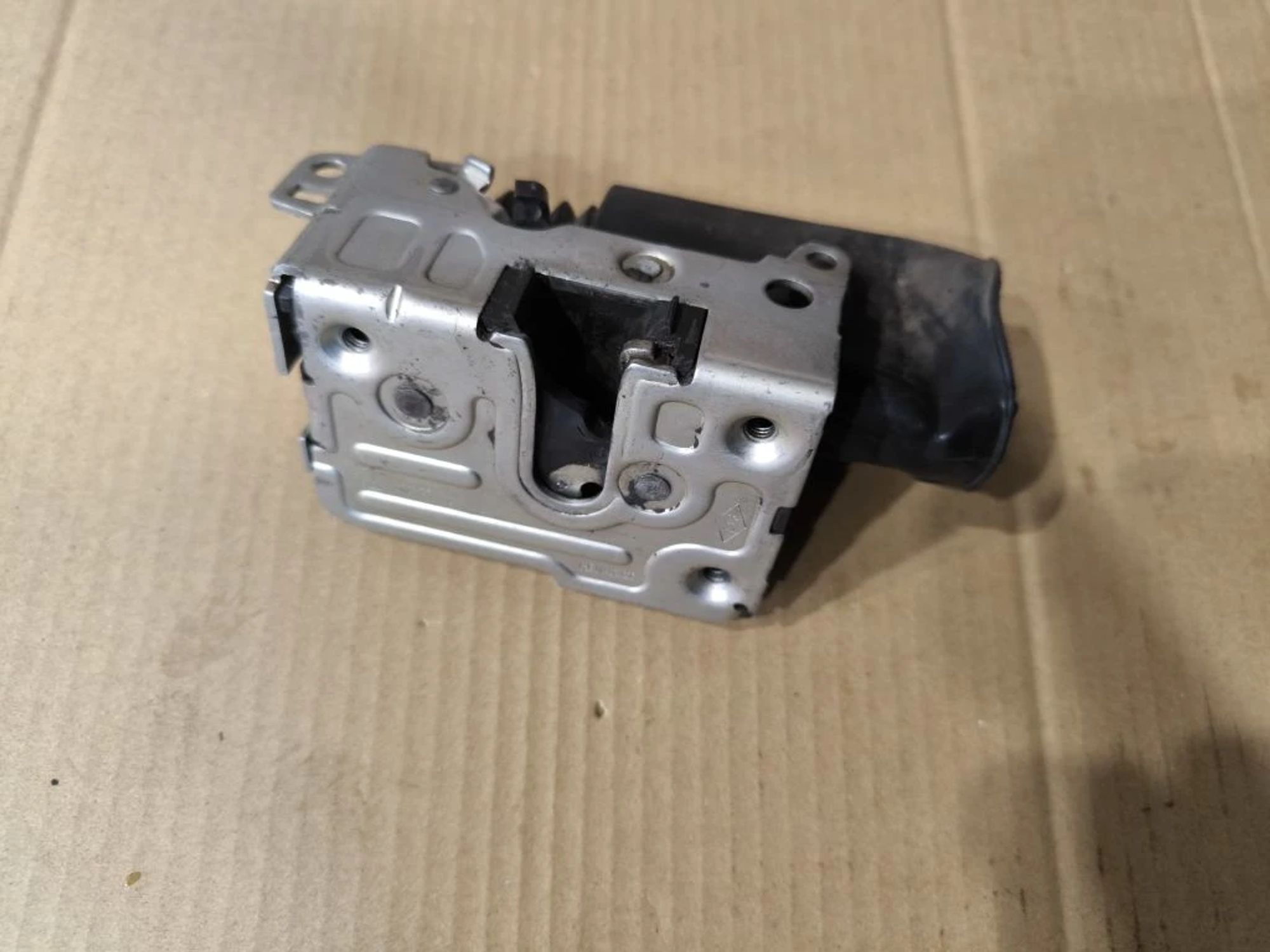 https://ycs.partsauto.market/partsauto-images/thmbs/userImages/d89d66a30f14dbad161fb7a986aa0fe5/part/d8b66e25-2f5d-4f98-8d92-22d33a3574ce_1777884188716.jpg