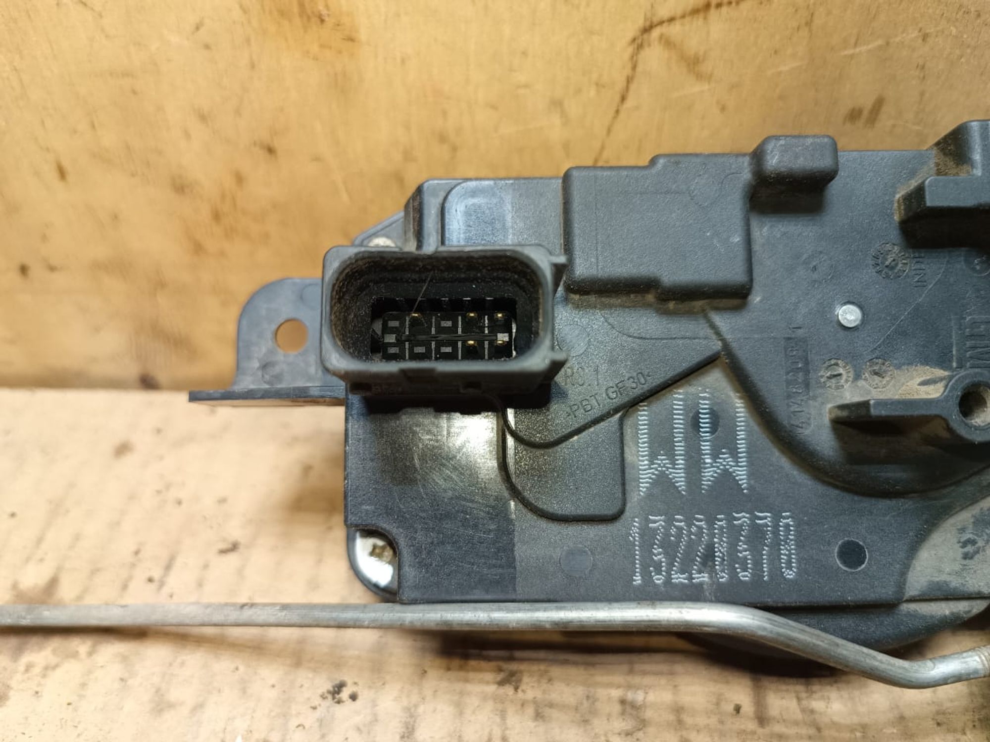 https://ycs.partsauto.market/partsauto-images/thmbs/userImages/d89d66a30f14dbad161fb7a986aa0fe5/part/d937d7f5-7c96-4a79-824d-d76ce1a54f43_1740746867450.jpg