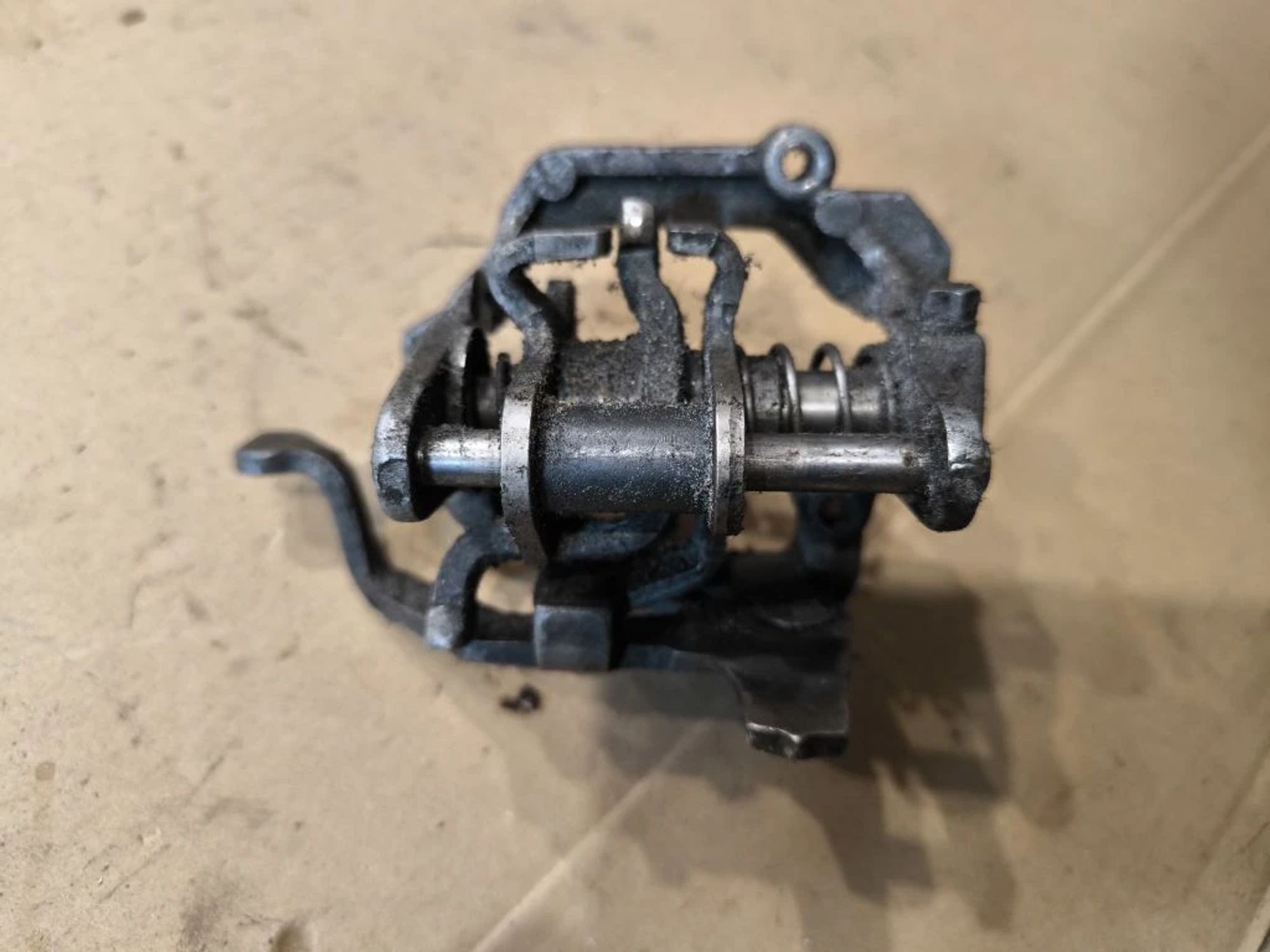 https://ycs.partsauto.market/partsauto-images/thmbs/userImages/d89d66a30f14dbad161fb7a986aa0fe5/part/d9c6c5b1-683f-4ee1-a875-51f53f04869f_1776929257070.jpg