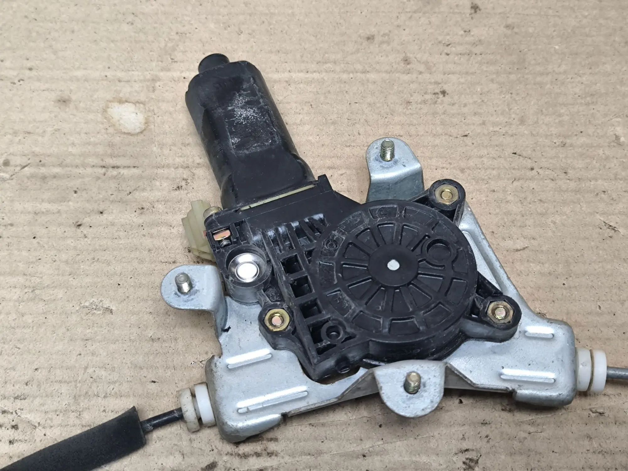 https://ycs.partsauto.market/partsauto-images/thmbs/userImages/d89d66a30f14dbad161fb7a986aa0fe5/part/ddb3b23a-ddde-49e1-8760-3c24f179b432_1784439133587.jpg