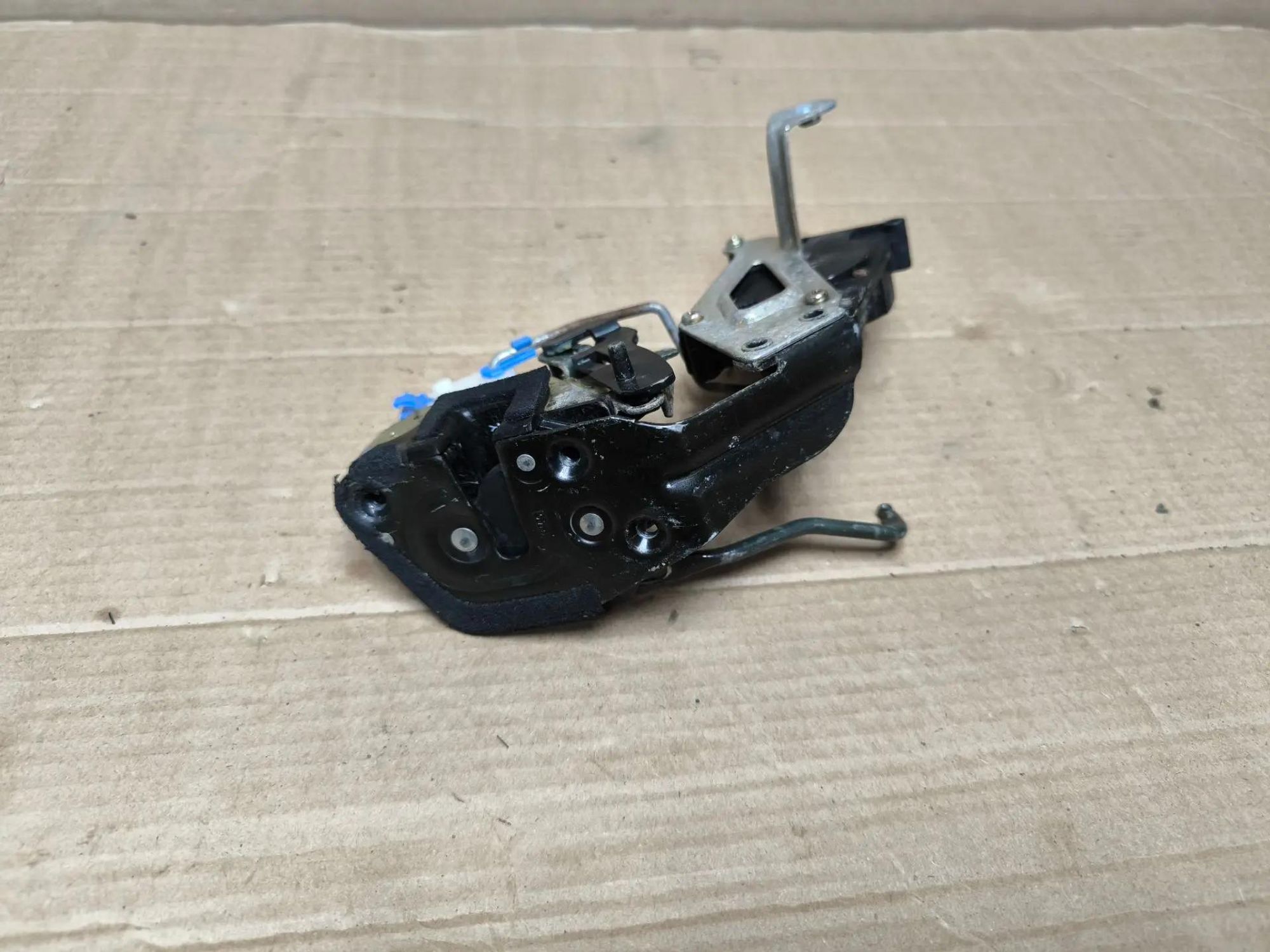 https://ycs.partsauto.market/partsauto-images/thmbs/userImages/d89d66a30f14dbad161fb7a986aa0fe5/part/dec63de2-6370-4937-9a02-25797890c315_1785570461141.jpg