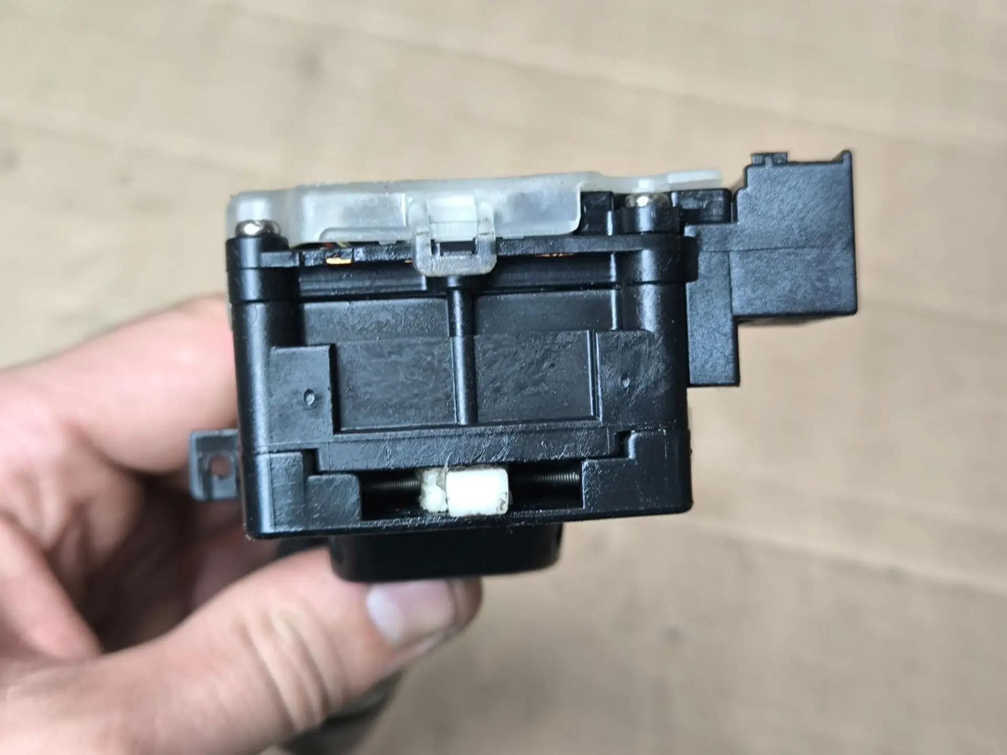 https://ycs.partsauto.market/partsauto-images/thmbs/userImages/d89d66a30f14dbad161fb7a986aa0fe5/part/df861a78-bc17-497c-b968-5b2b1a4a3dca_1786266409810.jpg