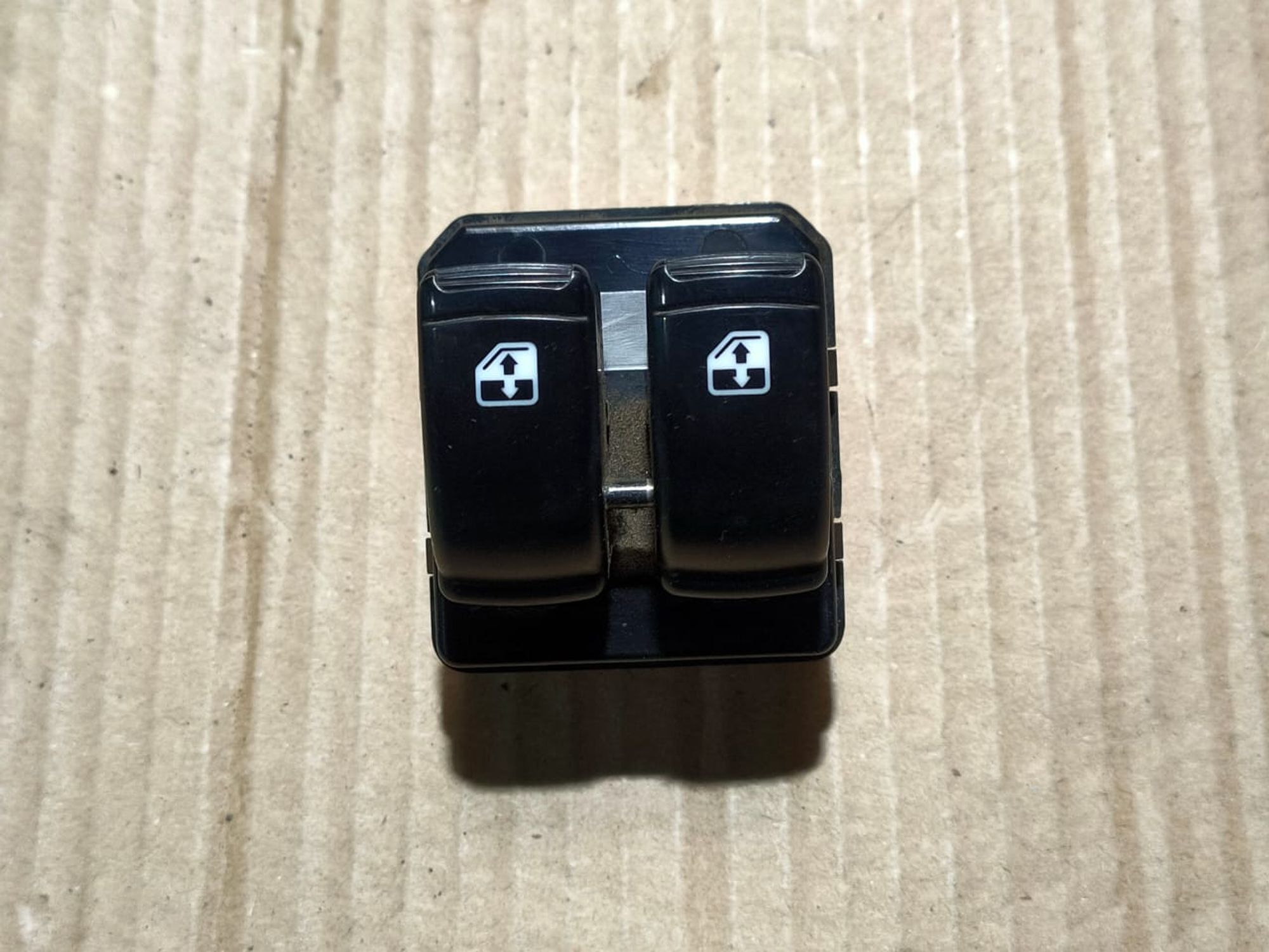 https://ycs.partsauto.market/partsauto-images/thmbs/userImages/d89d66a30f14dbad161fb7a986aa0fe5/part/e00ecf2b-7e0a-4b72-a1f4-3956c3a2fbcc_1721992618747.jpg
