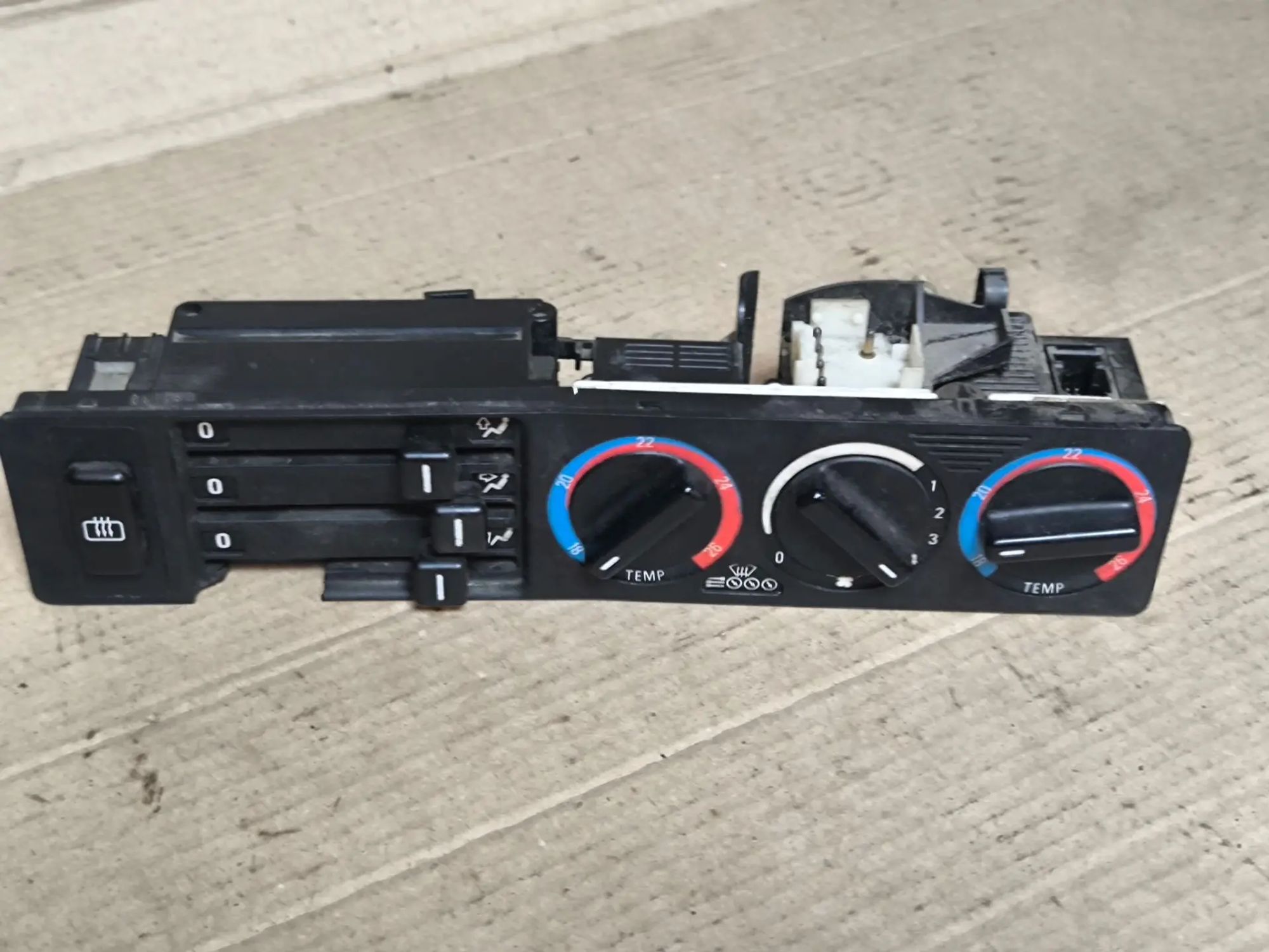 https://ycs.partsauto.market/partsauto-images/thmbs/userImages/d89d66a30f14dbad161fb7a986aa0fe5/part/e05d259e-c782-4343-94d0-f0eb4a561e54_1781677014302.jpg