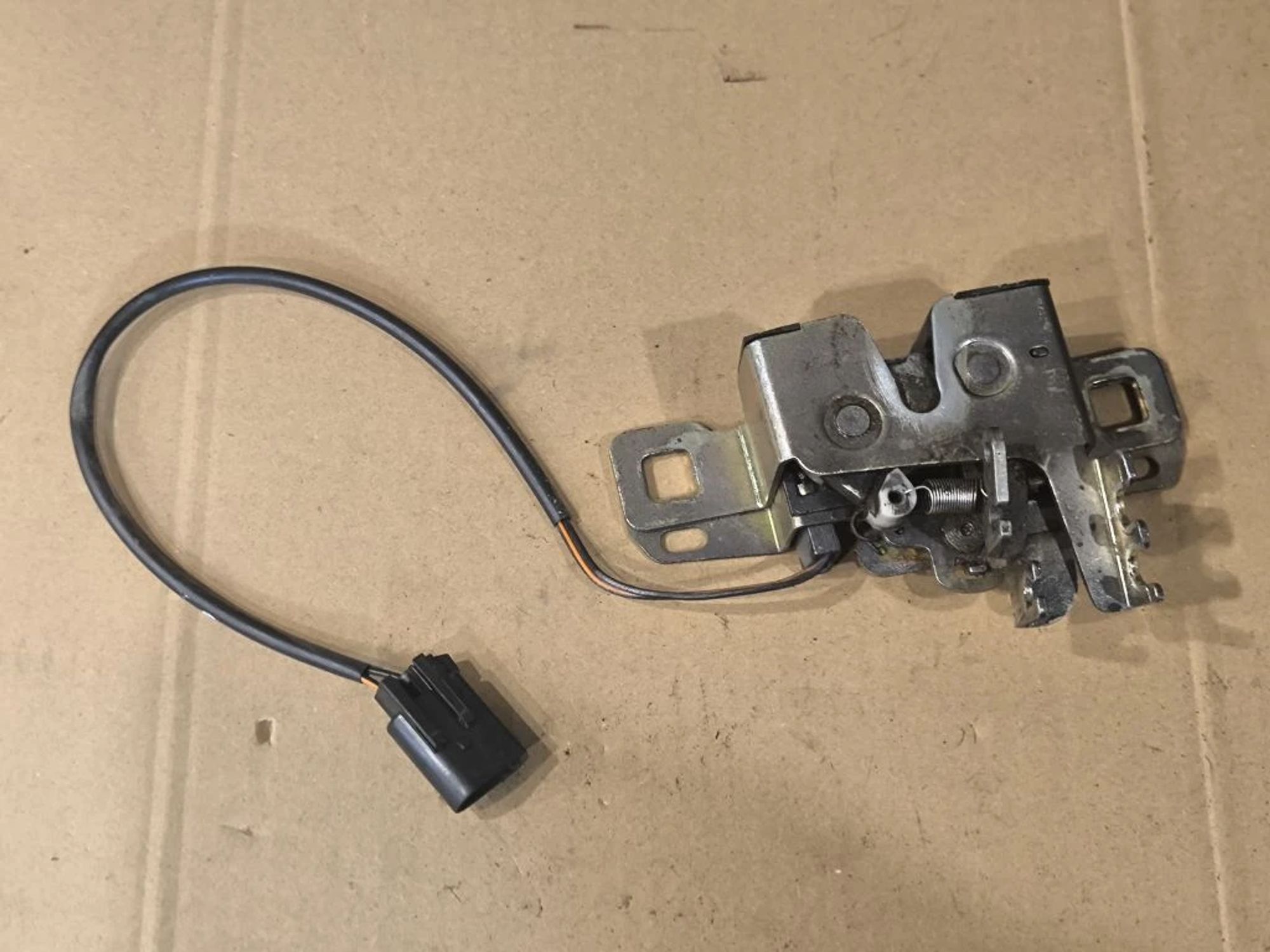 https://ycs.partsauto.market/partsauto-images/thmbs/userImages/d89d66a30f14dbad161fb7a986aa0fe5/part/e25b564b-2ee6-4d19-94a8-1bfc60273848_1776755063662.jpg