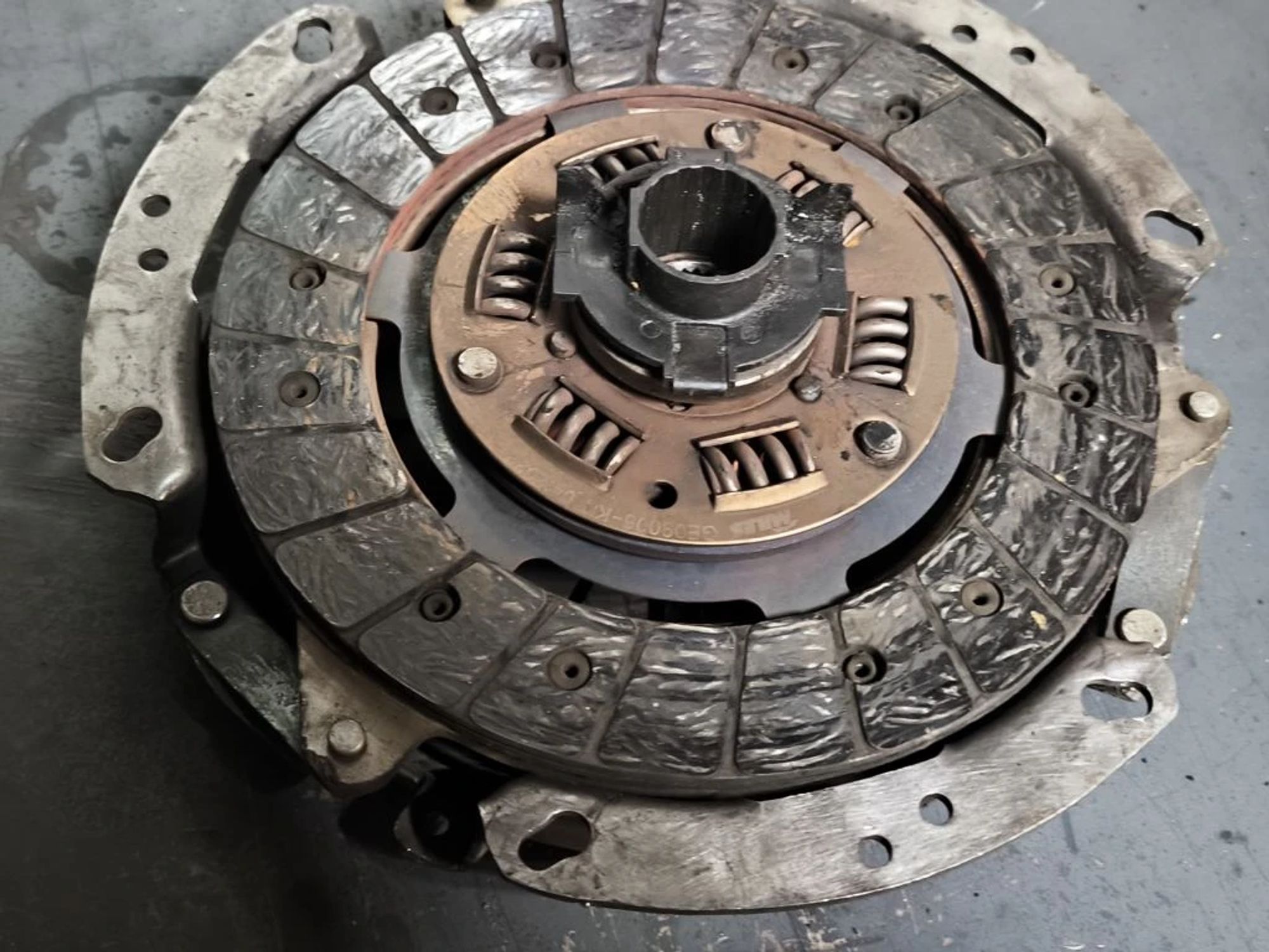 https://ycs.partsauto.market/partsauto-images/thmbs/userImages/d89d66a30f14dbad161fb7a986aa0fe5/part/e398499b-a353-4b0a-a036-f57d177d9a14_1780232146977.jpg