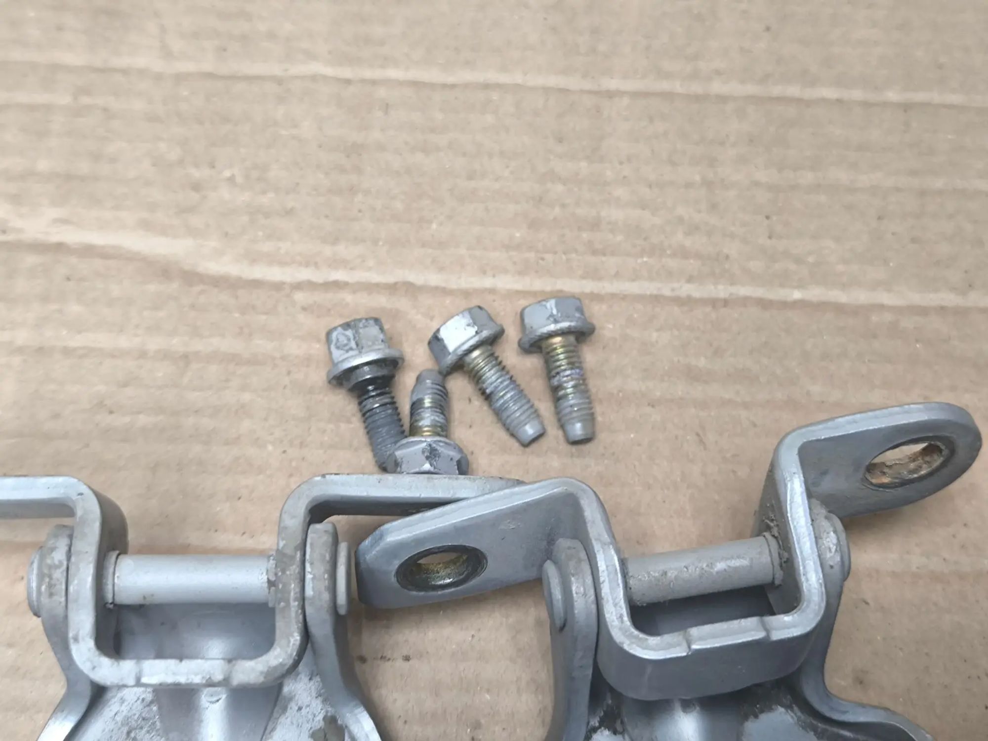 https://ycs.partsauto.market/partsauto-images/thmbs/userImages/d89d66a30f14dbad161fb7a986aa0fe5/part/e4971892-3db5-4943-b6d8-fa124331eb6d_1785559015226.jpg