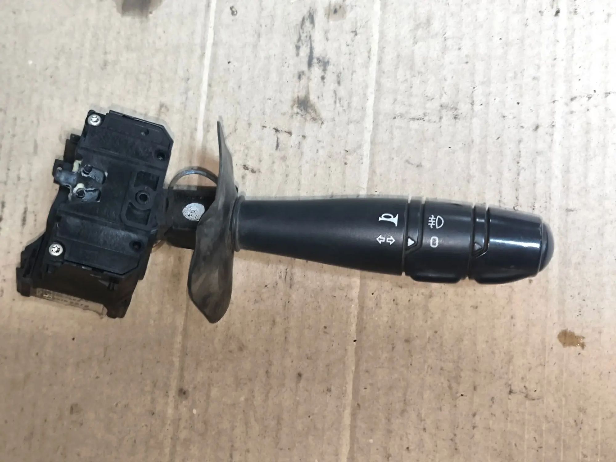 https://ycs.partsauto.market/partsauto-images/thmbs/userImages/d89d66a30f14dbad161fb7a986aa0fe5/part/e4c04318-b724-41c7-81d4-dbbd792894ec_1781673753518.jpg