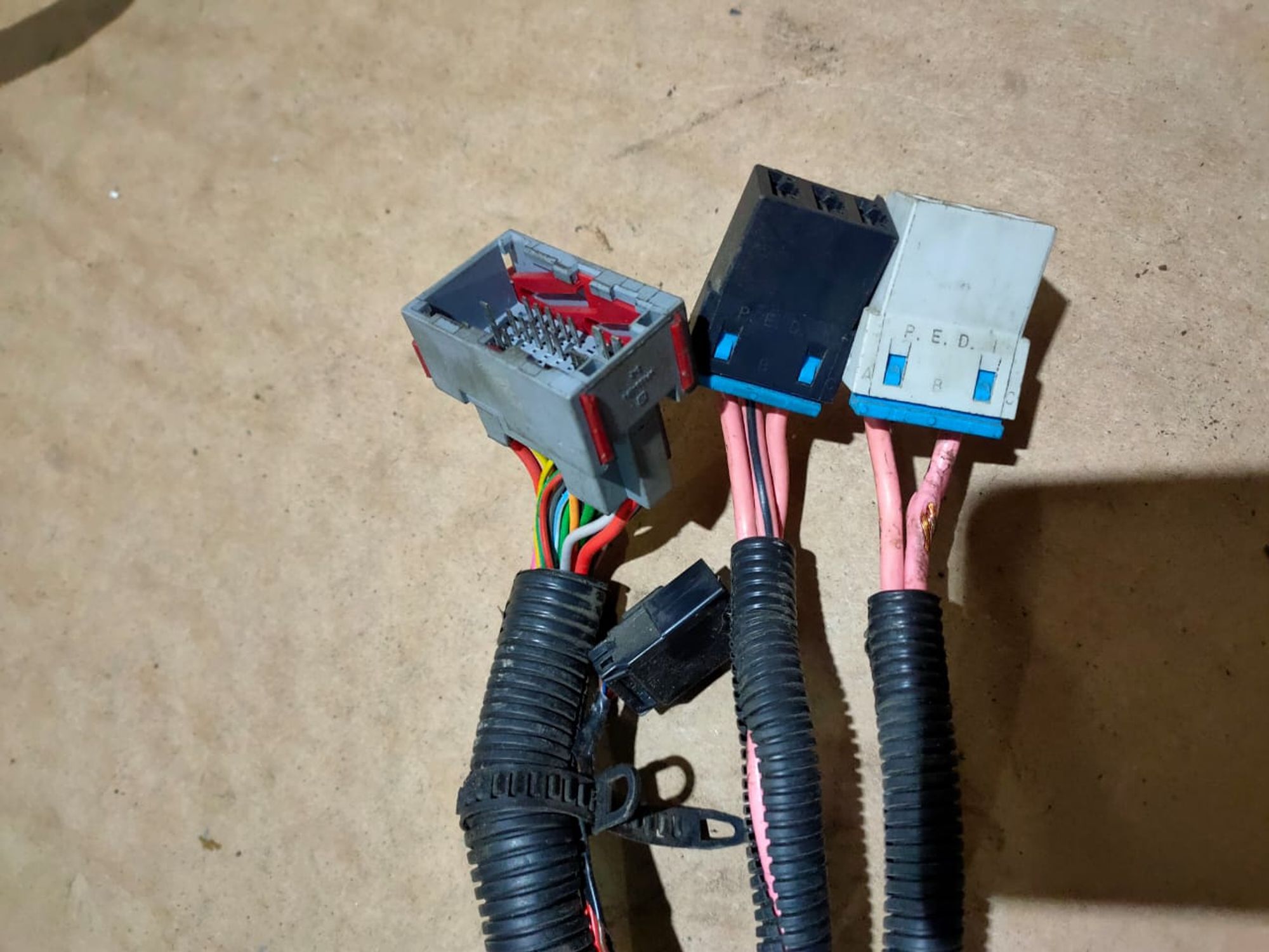 https://ycs.partsauto.market/partsauto-images/thmbs/userImages/d89d66a30f14dbad161fb7a986aa0fe5/part/e8c42401-7677-4de3-a5c4-5d76e03b8328_1695969319021.jpg
