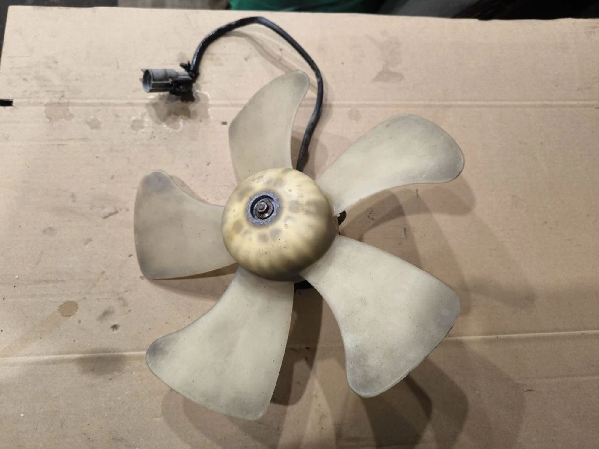 https://ycs.partsauto.market/partsauto-images/thmbs/userImages/d89d66a30f14dbad161fb7a986aa0fe5/part/ea1394de-2436-4d57-945d-42c9f1c1bf7f_1776922508578.jpg