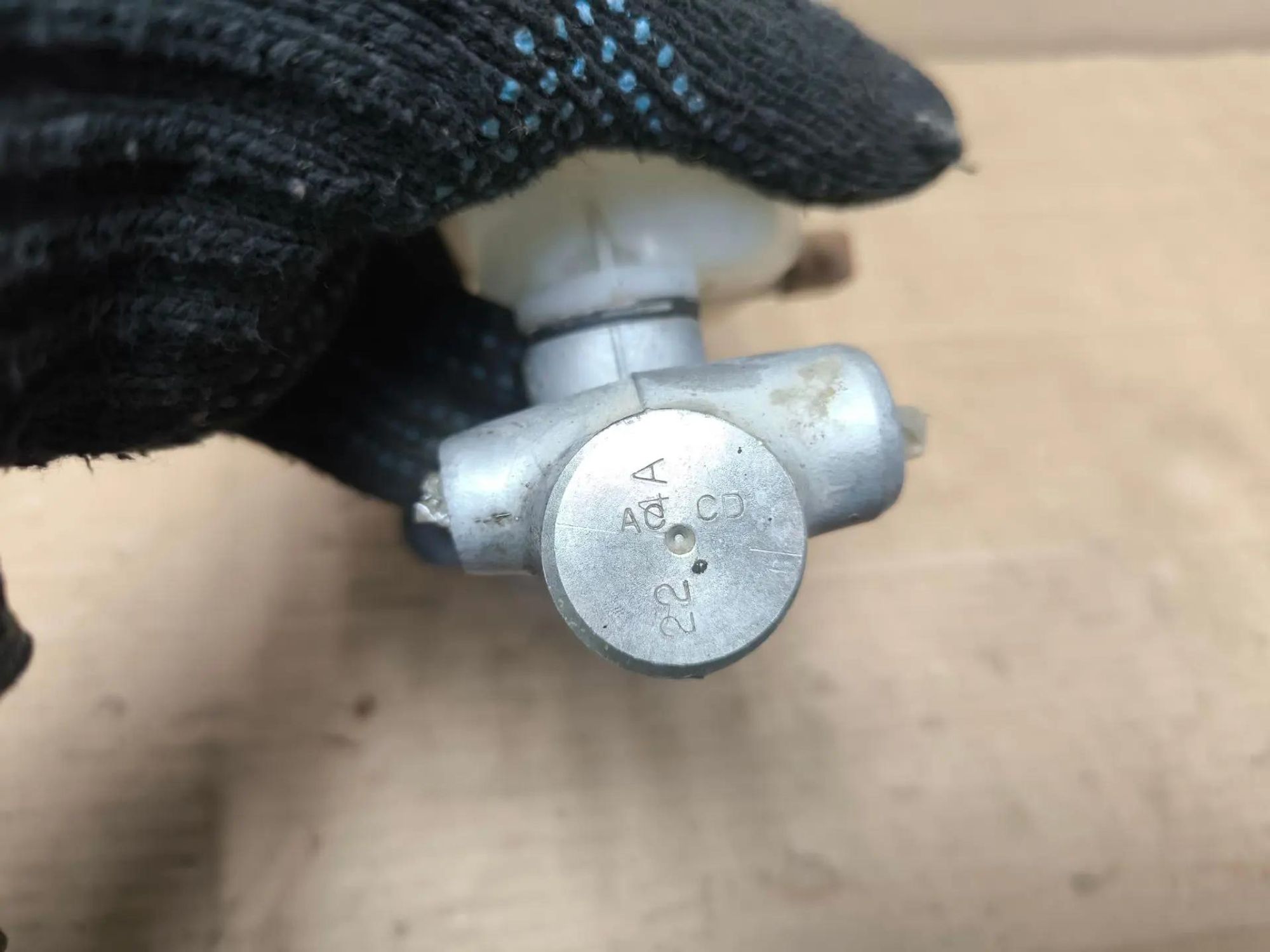 https://ycs.partsauto.market/partsauto-images/thmbs/userImages/d89d66a30f14dbad161fb7a986aa0fe5/part/eb8ad86a-f0de-474b-a8b9-6dc98844f064_1786885527609.jpg