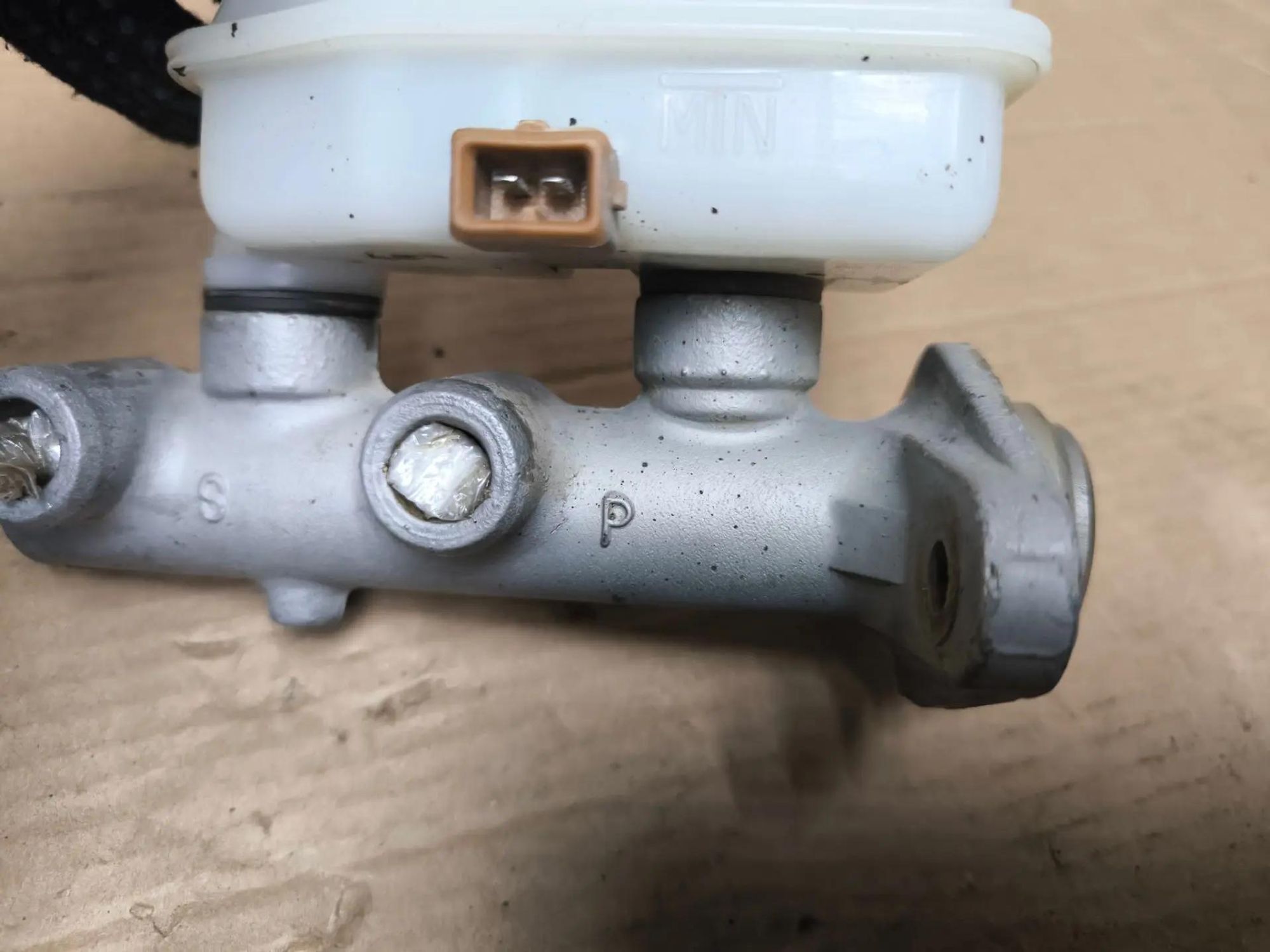 https://ycs.partsauto.market/partsauto-images/thmbs/userImages/d89d66a30f14dbad161fb7a986aa0fe5/part/ec023c0a-3777-4631-a693-f313fa03b914_1786885527746.jpg