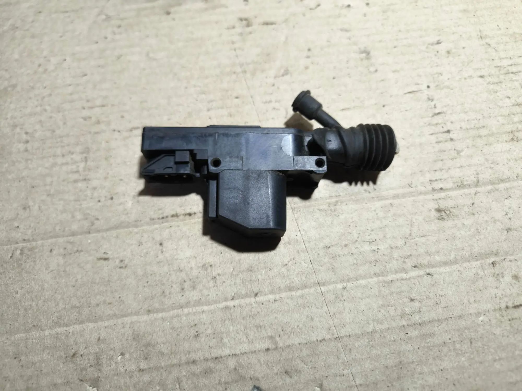 https://ycs.partsauto.market/partsauto-images/thmbs/userImages/d89d66a30f14dbad161fb7a986aa0fe5/part/f136f71d-e93b-4ec3-8bcf-950d35975b31_1783353776090.jpg