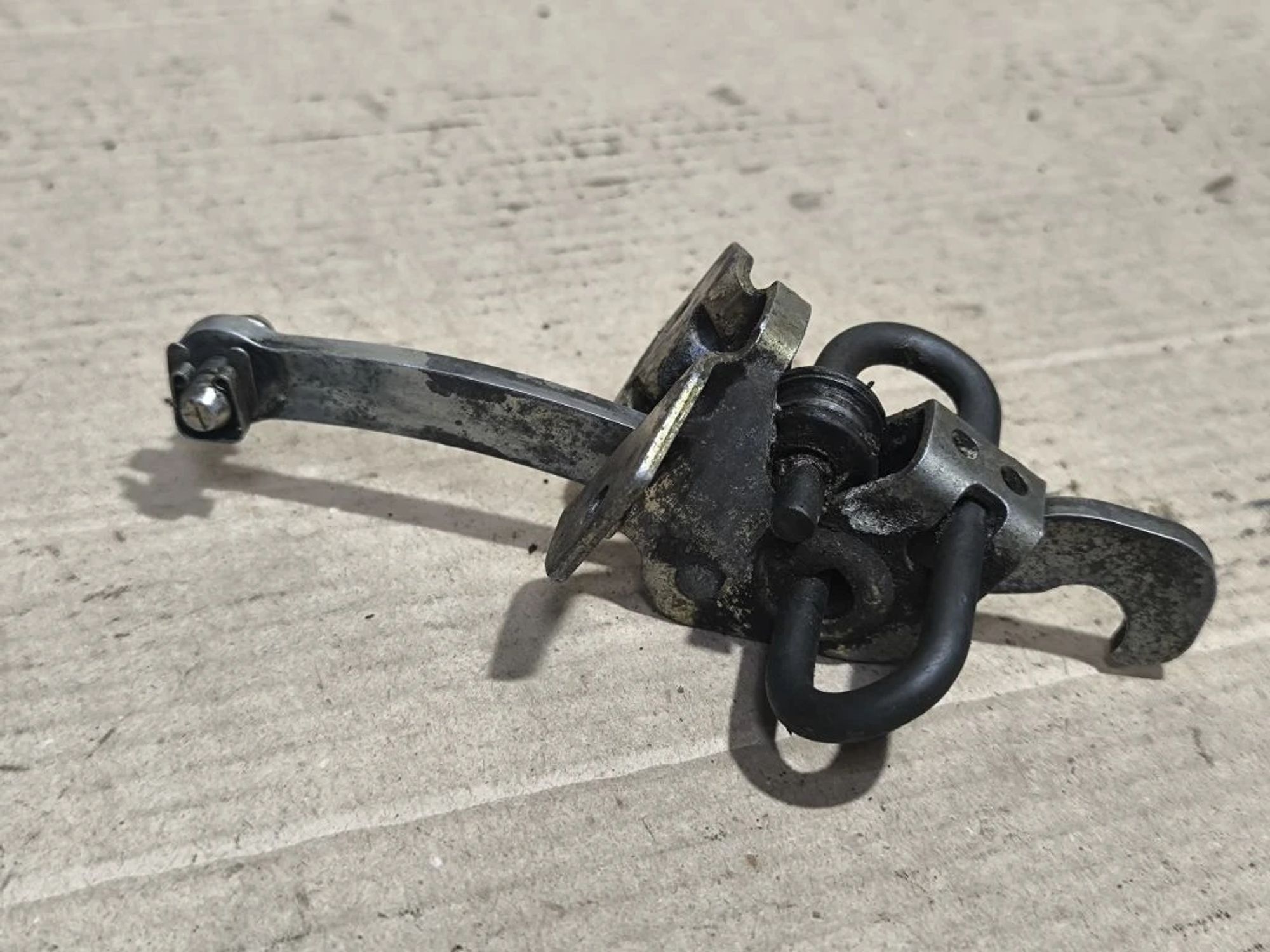 https://ycs.partsauto.market/partsauto-images/thmbs/userImages/d89d66a30f14dbad161fb7a986aa0fe5/part/f18b2a52-058f-49b2-a747-0003b688a0e4_1781153169053.jpg