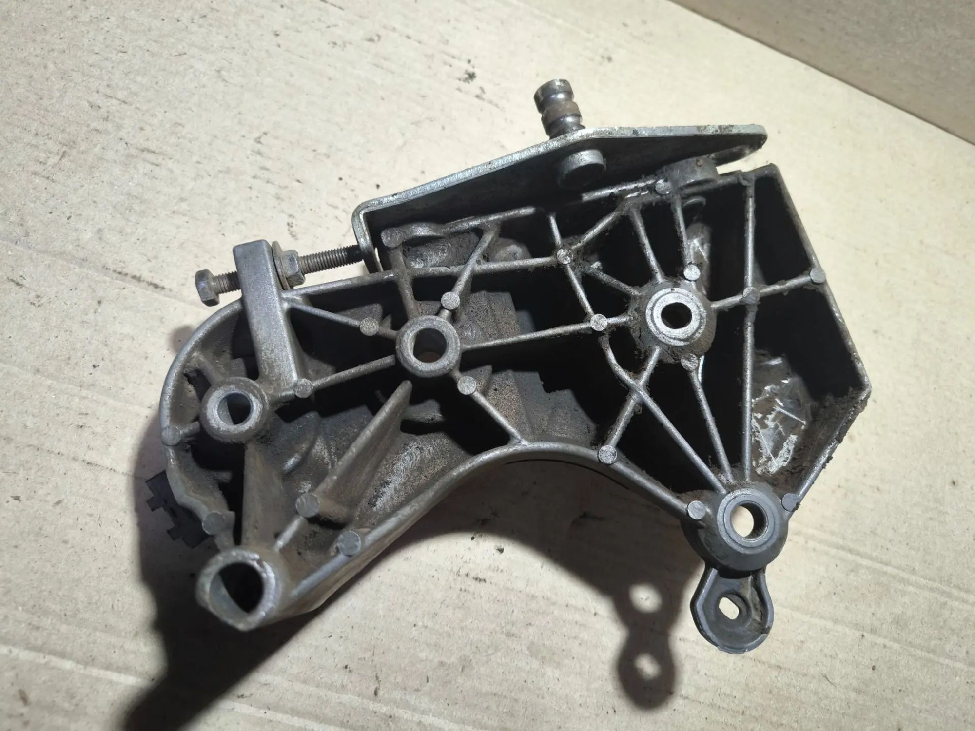 https://ycs.partsauto.market/partsauto-images/thmbs/userImages/d89d66a30f14dbad161fb7a986aa0fe5/part/f2f8cac4-8275-4ee7-8200-4491f6df41bb_1783053503519.jpg