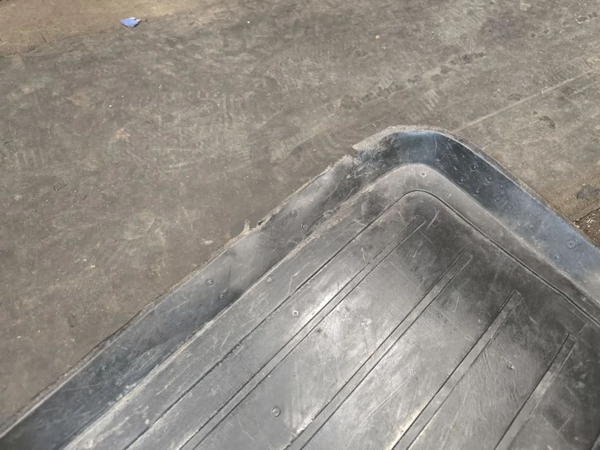 https://ycs.partsauto.market/partsauto-images/thmbs/userImages/d89d66a30f14dbad161fb7a986aa0fe5/part/f3763897-7895-4378-b7a1-bf36d7f4ff36_1778575365245.jpg