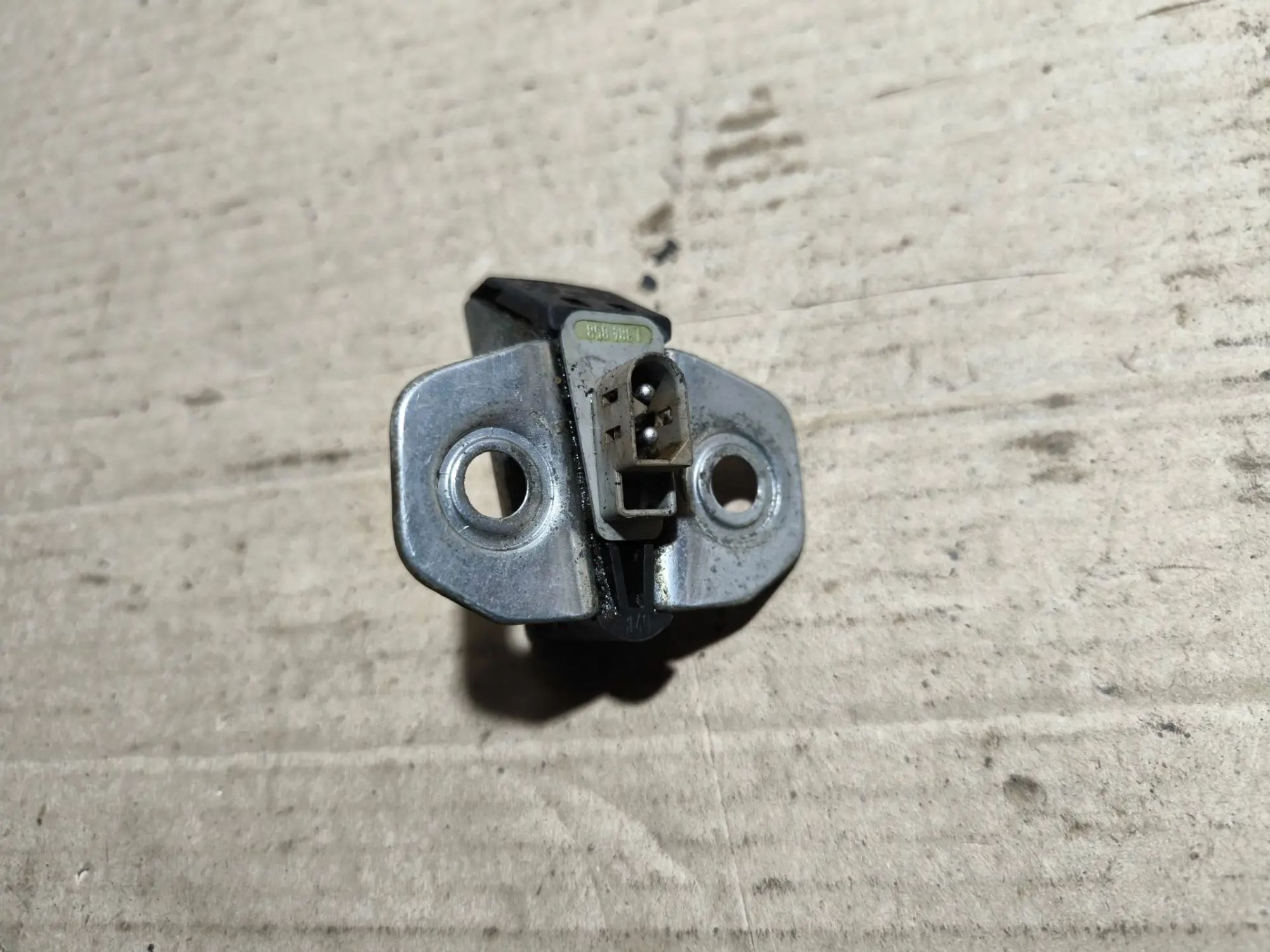 https://ycs.partsauto.market/partsauto-images/thmbs/userImages/d89d66a30f14dbad161fb7a986aa0fe5/part/f3d33c24-dda3-426d-be4b-9c2921b8a49e_1783524150674.jpg