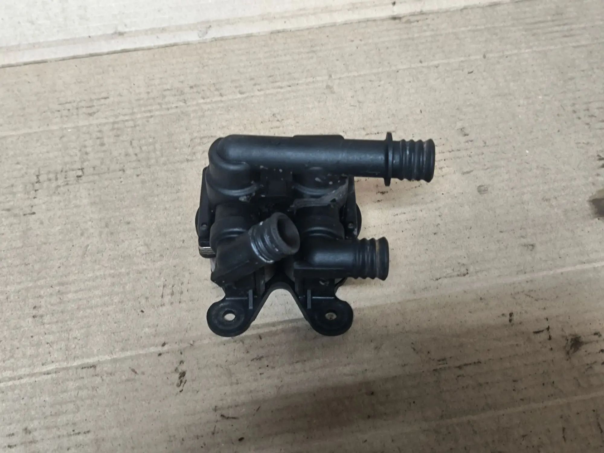 https://ycs.partsauto.market/partsauto-images/thmbs/userImages/d89d66a30f14dbad161fb7a986aa0fe5/part/f3df75be-55df-4b50-8102-b9fc75d93c3f_1781698475584.jpg