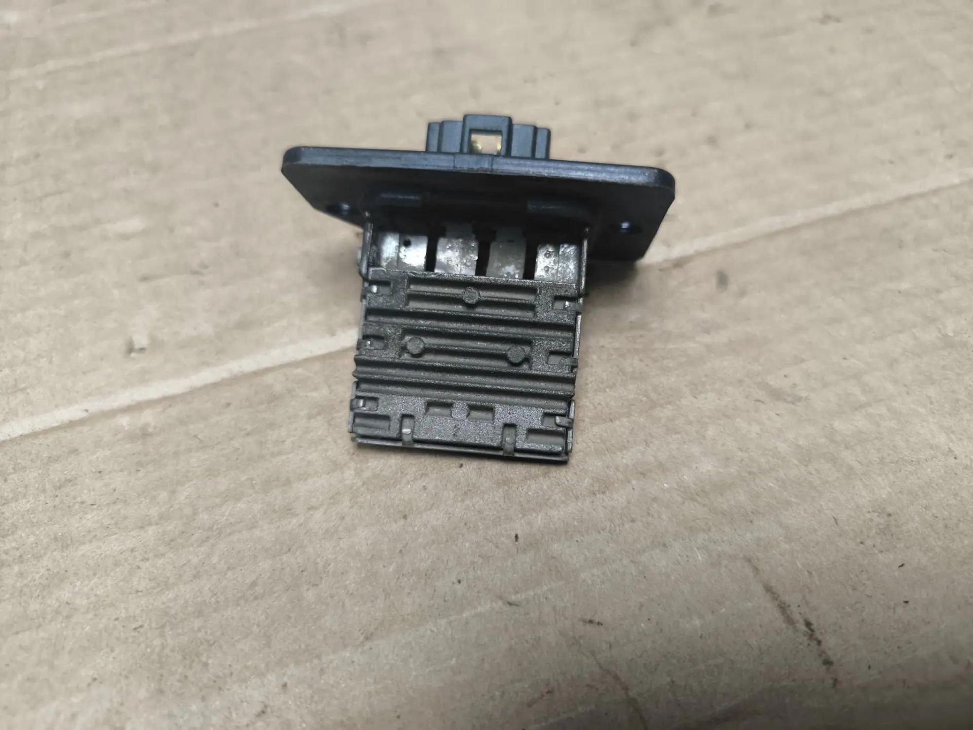 https://ycs.partsauto.market/partsauto-images/thmbs/userImages/d89d66a30f14dbad161fb7a986aa0fe5/part/f557c61a-a94a-4351-8cb5-57de100ac4da_1786261748232.jpg