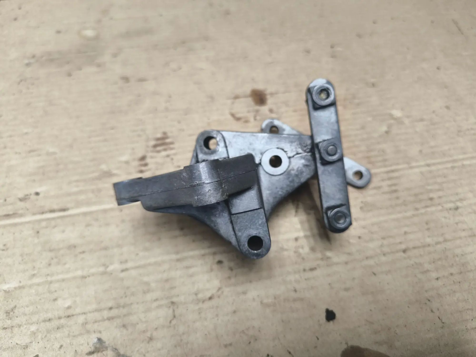 https://ycs.partsauto.market/partsauto-images/thmbs/userImages/d89d66a30f14dbad161fb7a986aa0fe5/part/f725e1c6-2fca-456a-8fba-ebae95b64b8e_1783527329619.jpg
