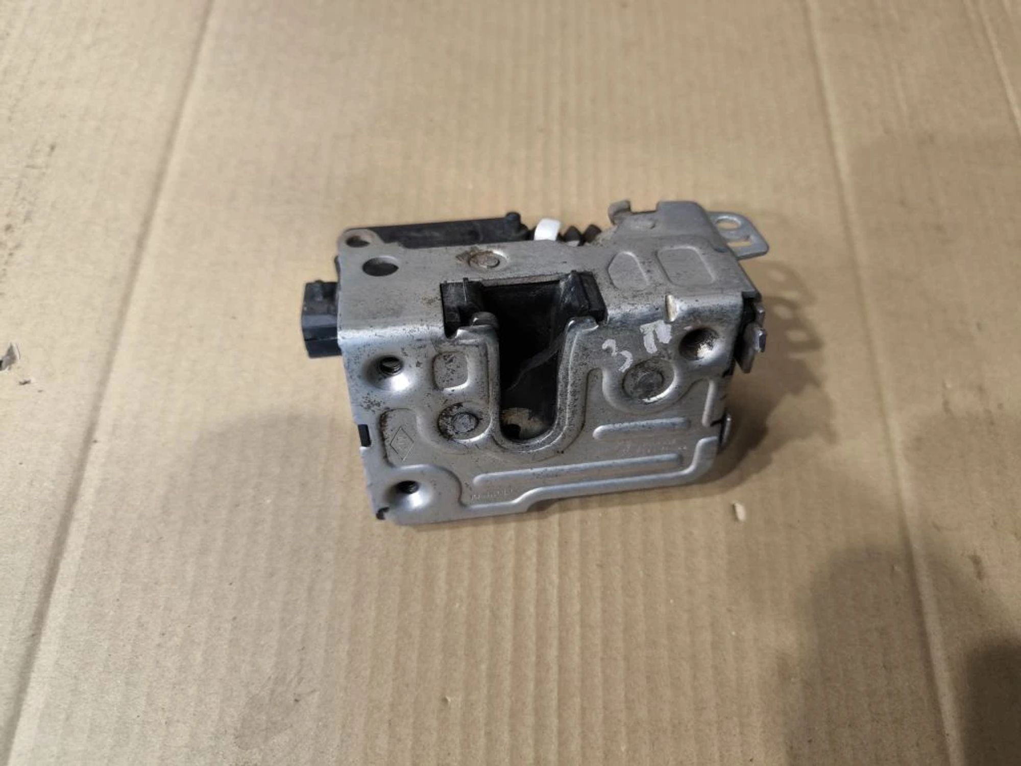 https://ycs.partsauto.market/partsauto-images/thmbs/userImages/d89d66a30f14dbad161fb7a986aa0fe5/part/f77a7726-79a2-49d9-9e21-7394b90f7956_1777884126720.jpg