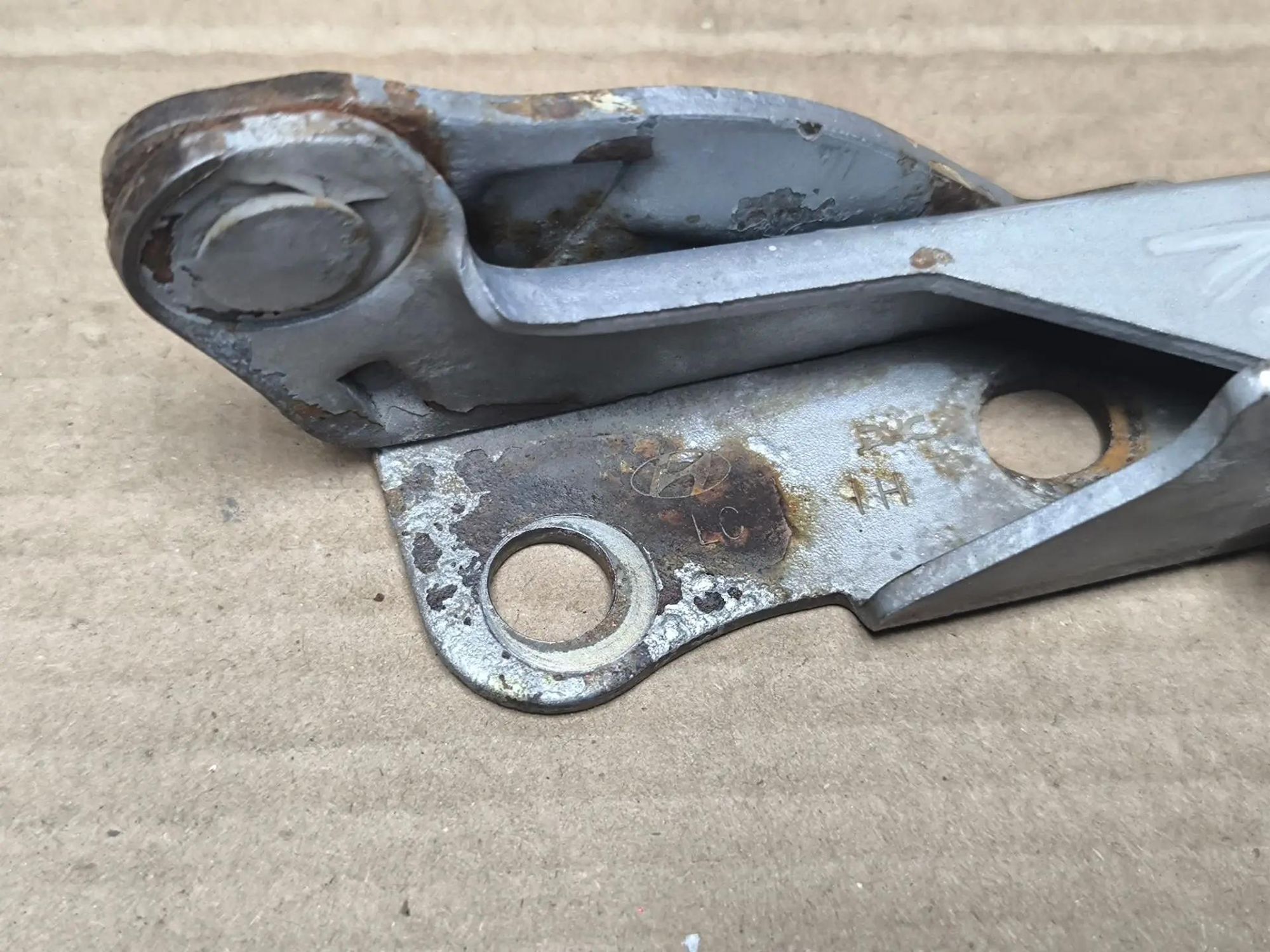 https://ycs.partsauto.market/partsauto-images/thmbs/userImages/d89d66a30f14dbad161fb7a986aa0fe5/part/f86f4866-5570-4207-9dae-8a7fa0a9f0b4_1785565451067.jpg