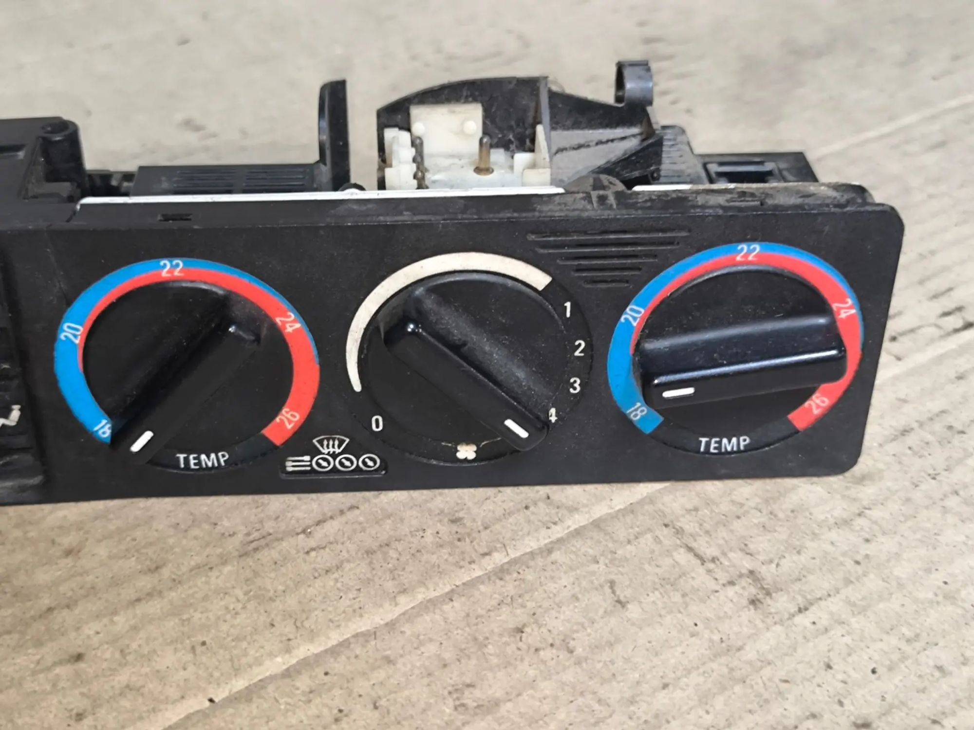 https://ycs.partsauto.market/partsauto-images/thmbs/userImages/d89d66a30f14dbad161fb7a986aa0fe5/part/f9b9a5ce-4328-49e5-8b4e-db6721958735_1781677018460.jpg