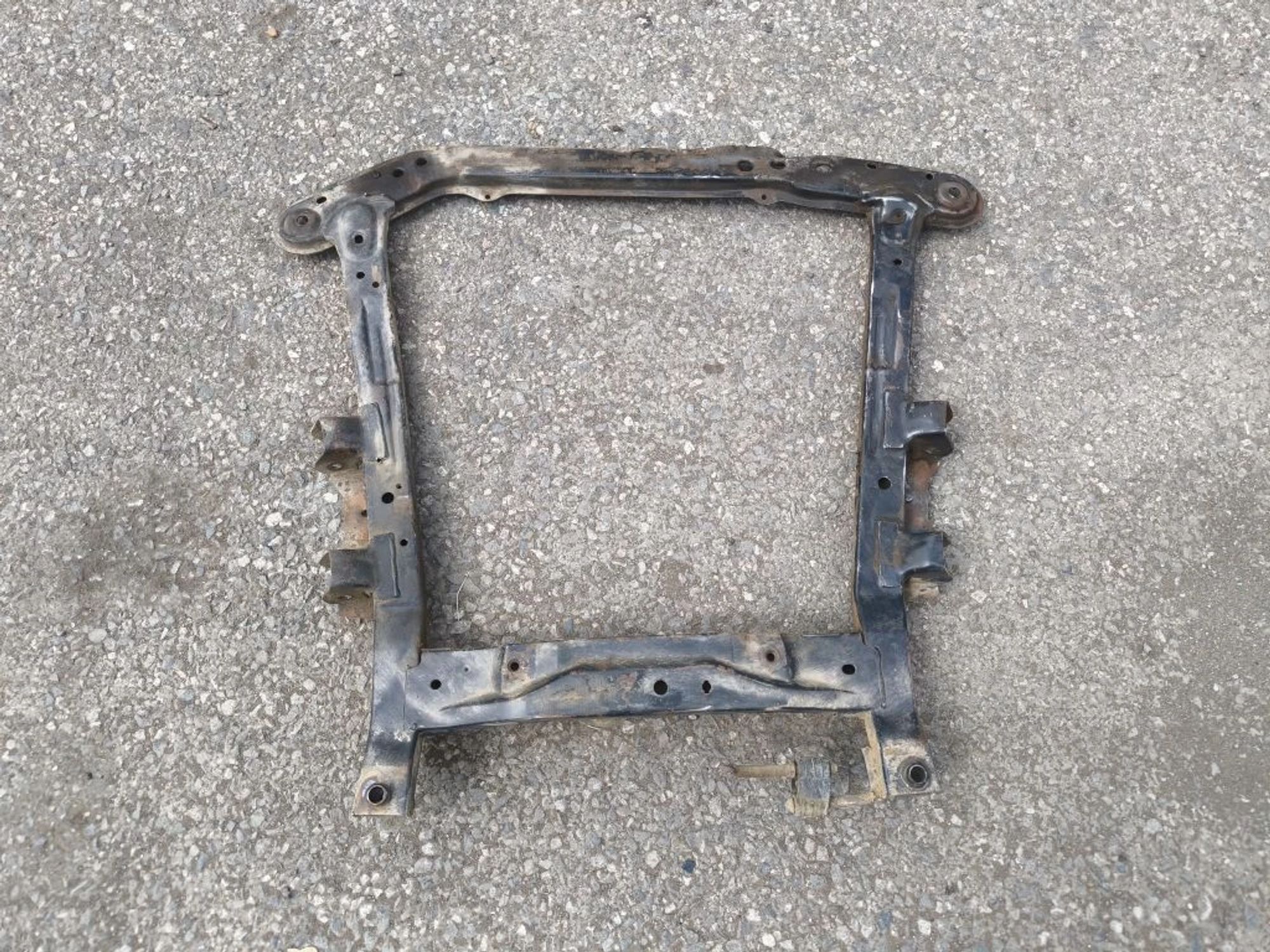 https://ycs.partsauto.market/partsauto-images/thmbs/userImages/d89d66a30f14dbad161fb7a986aa0fe5/part/fb2e31a7-05e0-4aeb-8b19-7c4c9bf545ff_1780408977902.jpg