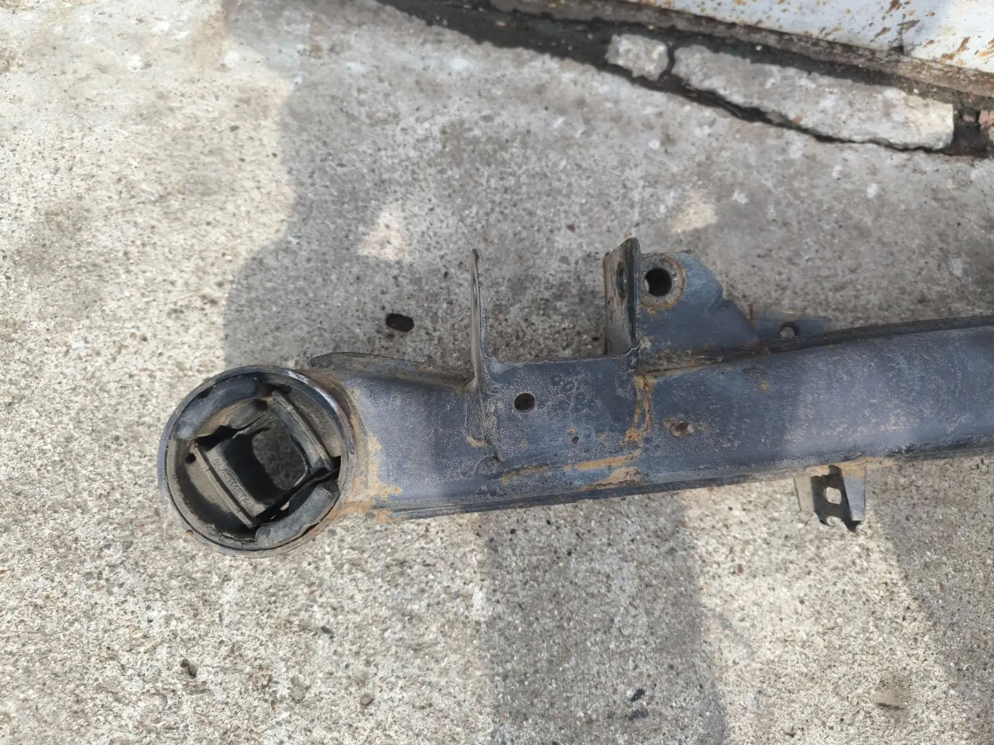 https://ycs.partsauto.market/partsauto-images/thmbs/userImages/d89d66a30f14dbad161fb7a986aa0fe5/part/fc31fc9d-30f5-48c6-a470-c0101feddb34_1783528866679.jpg