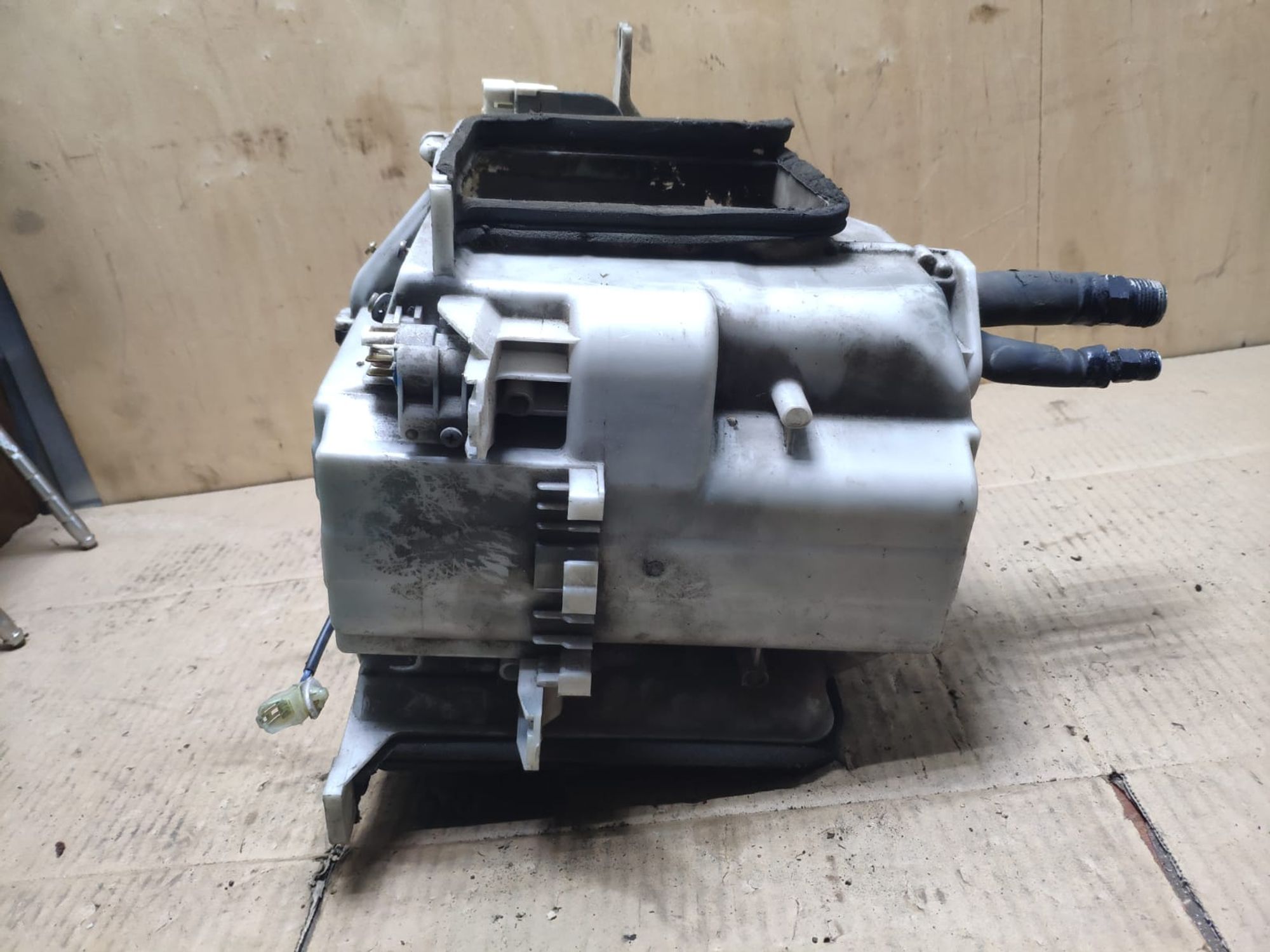 https://ycs.partsauto.market/partsauto-images/thmbs/userImages/d89d66a30f14dbad161fb7a986aa0fe5/part/fc41d7f0-f4b9-4317-90b3-86fd495f7782_1733935090032.jpg