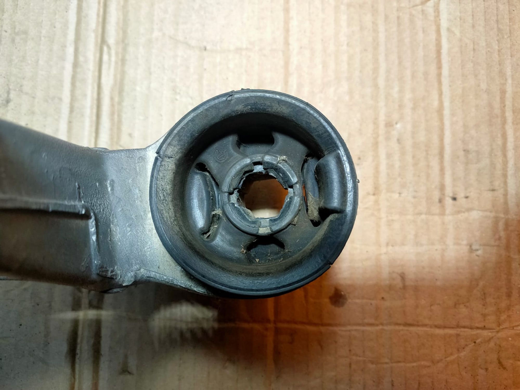 https://ycs.partsauto.market/partsauto-images/thmbs/userImages/d89d66a30f14dbad161fb7a986aa0fe5/part/fdf9a15d-3692-4f23-9b75-2ebdd0e26cb3_1699606109785.jpg