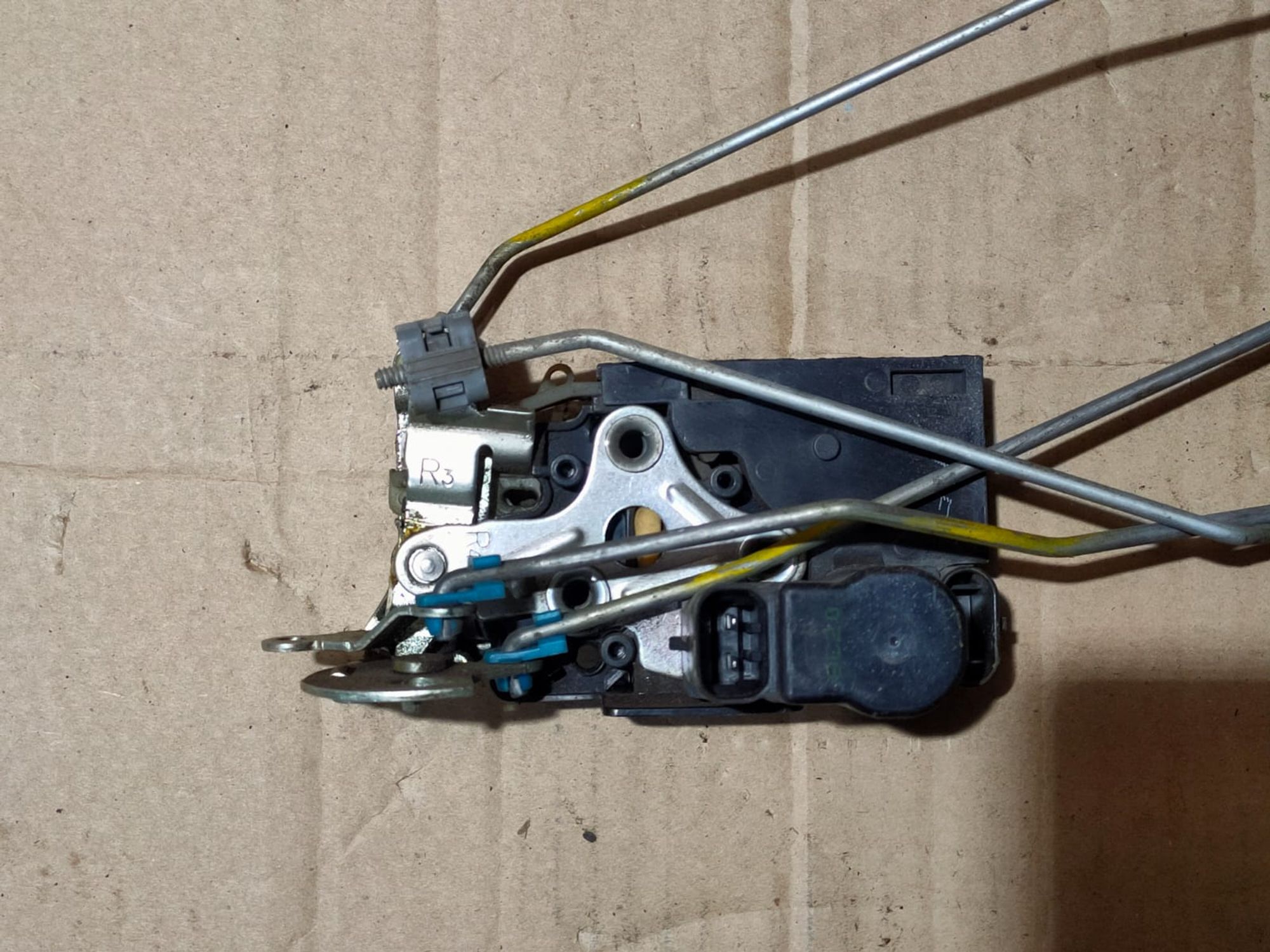 https://ycs.partsauto.market/partsauto-images/thmbs/userImages/d89d66a30f14dbad161fb7a986aa0fe5/part/feb92054-70cb-4948-b0f2-f0088f68456c_1720788722510.jpg