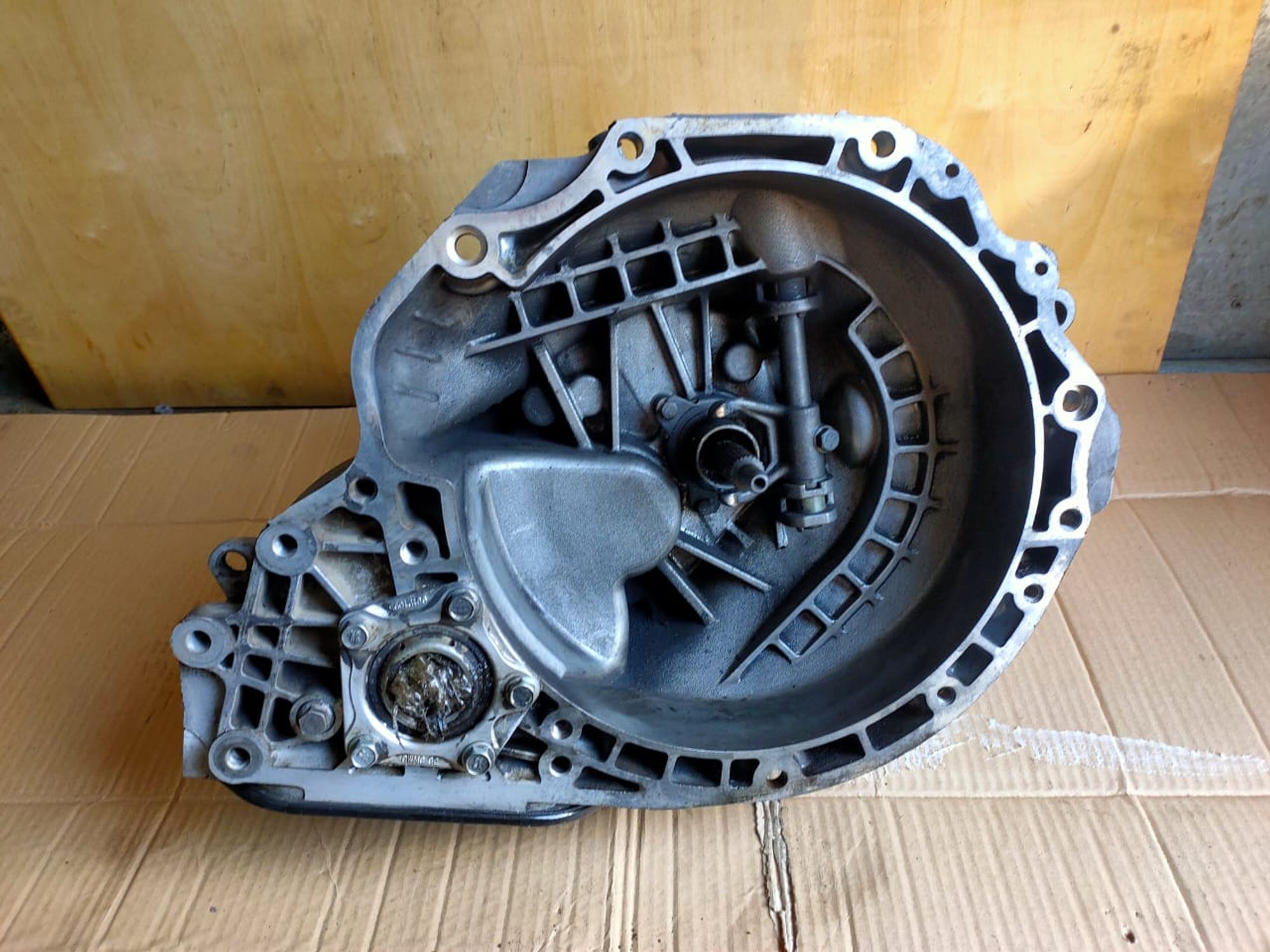 https://ycs.partsauto.market/partsauto-images/thmbs/userImages/d89d66a30f14dbad161fb7a986aa0fe5/part/ff2608d0-43e8-49ee-92b9-2d3199a7113b_1718851259702.jpg